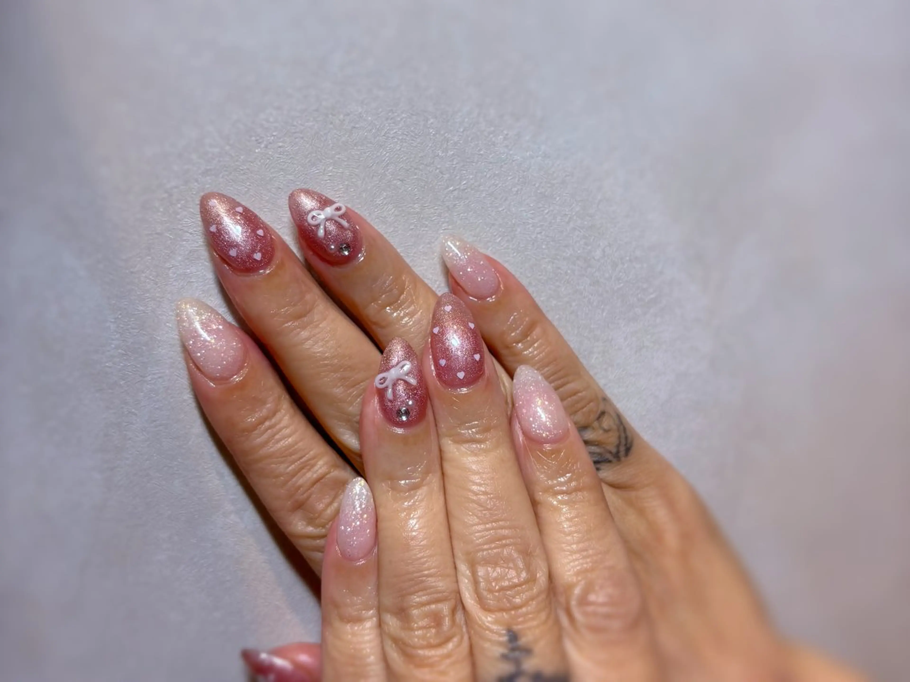 ネイル キラキラネイル 韓国ネイル ワンホンネイル ハンドネイル peach nail ayakaのネイルデザイン