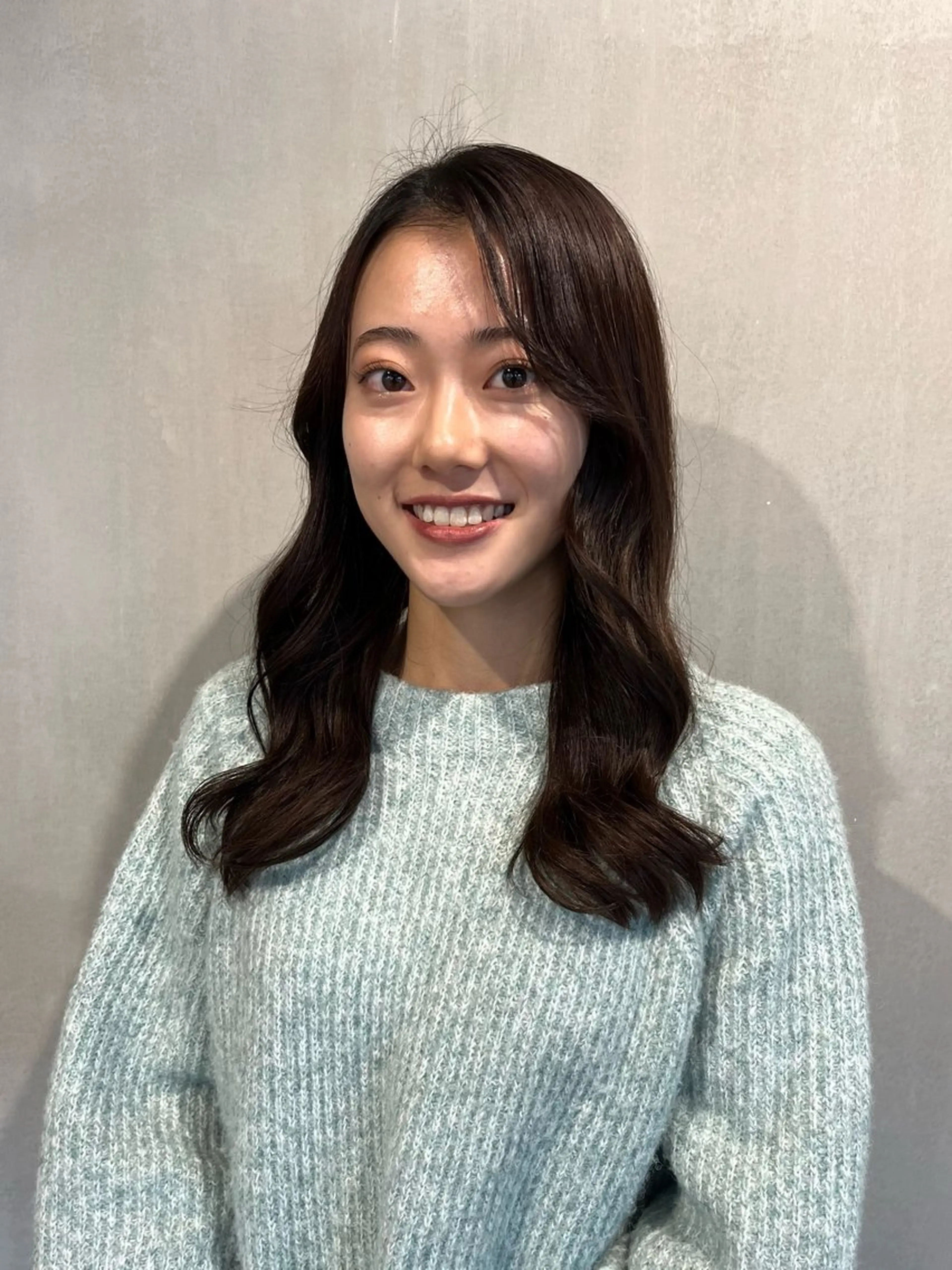 セミロング カラー 透明感カラー イルミナカラー ヘアカラー L'Atelier所属・hashimoto kaedeの眉毛・アイブロウイメージ
