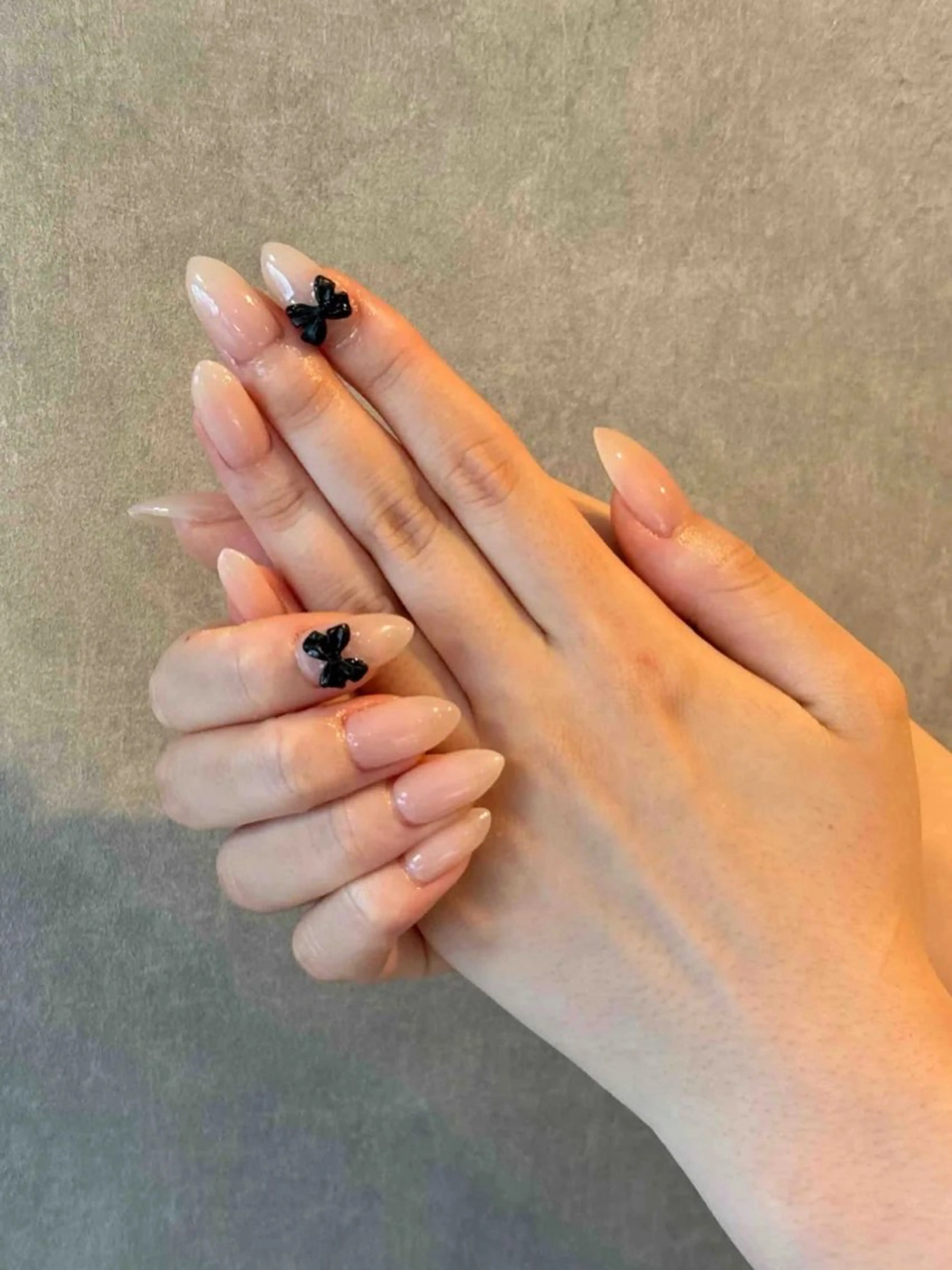 【HAND】ワンカラー×左右一本ずつデザインの写真