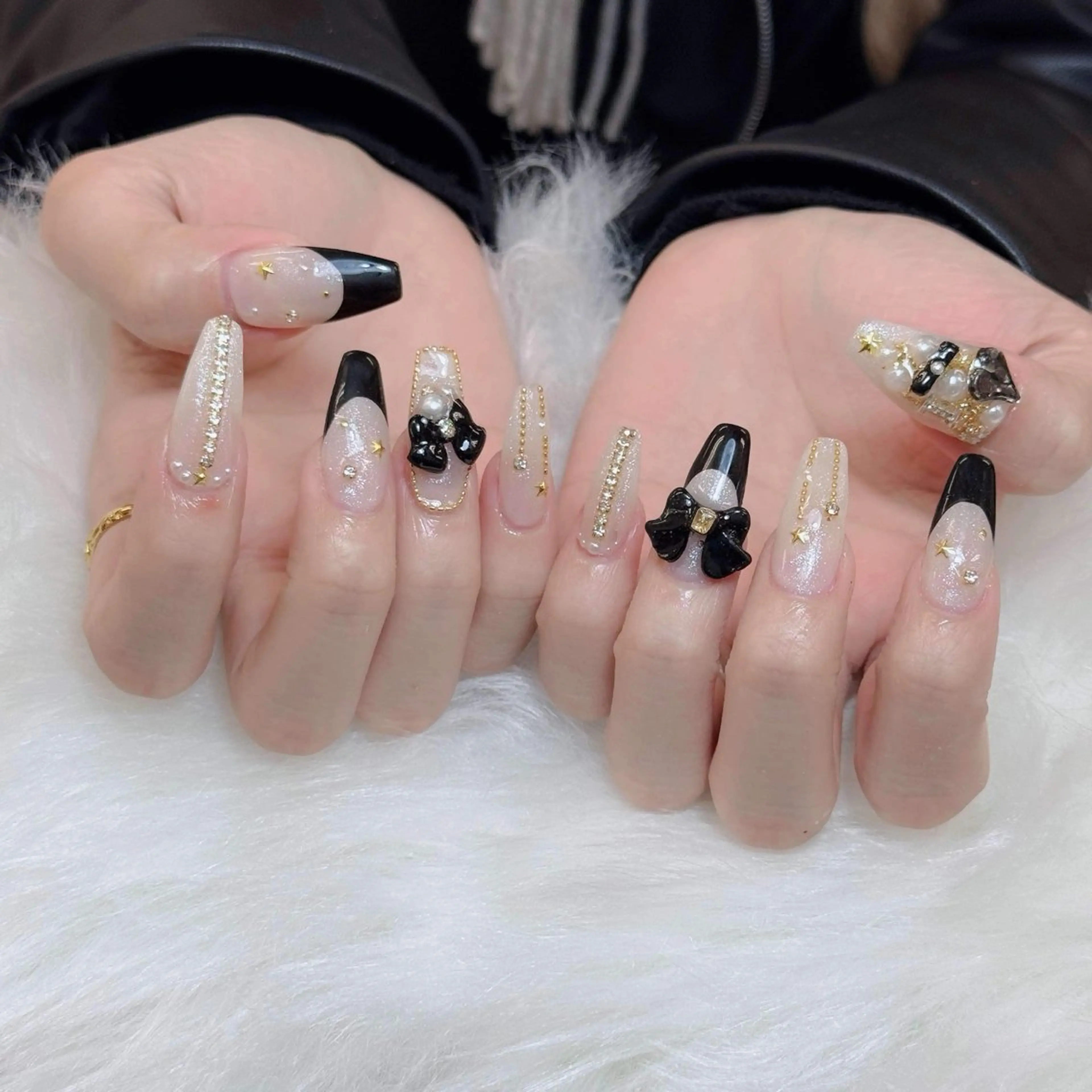 ネイル チークネイル フレンチネイル ジェルネイル ガラスフレンチ 韓国ネイル ハンドネイル ハンドケア Anh Nail 歌舞伎町のネイルデザイン