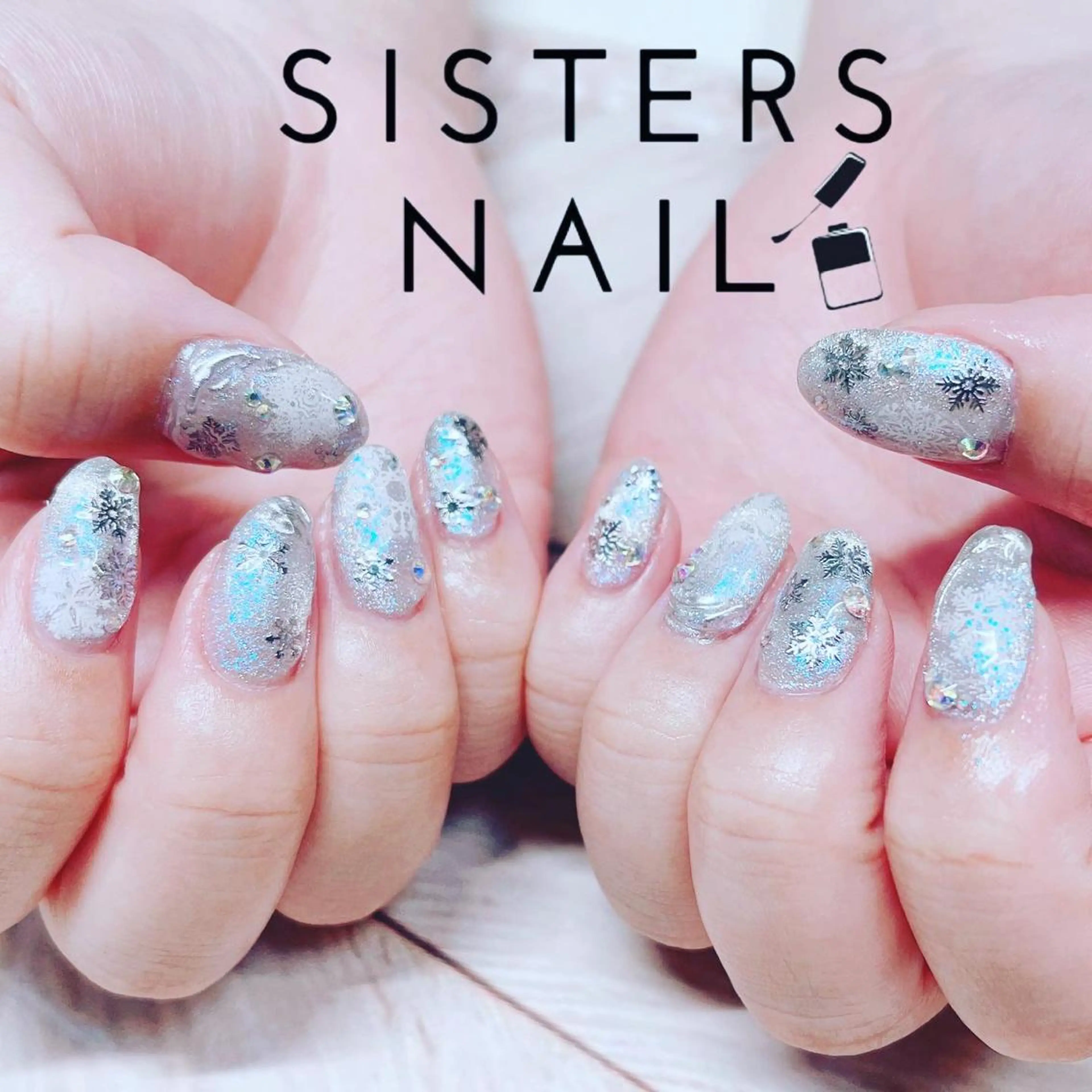 ネイル アートネイル キラキラネイル ラメ(グリッター) ストーンネイル ホワイト sisters nail.fのネイルデザイン
