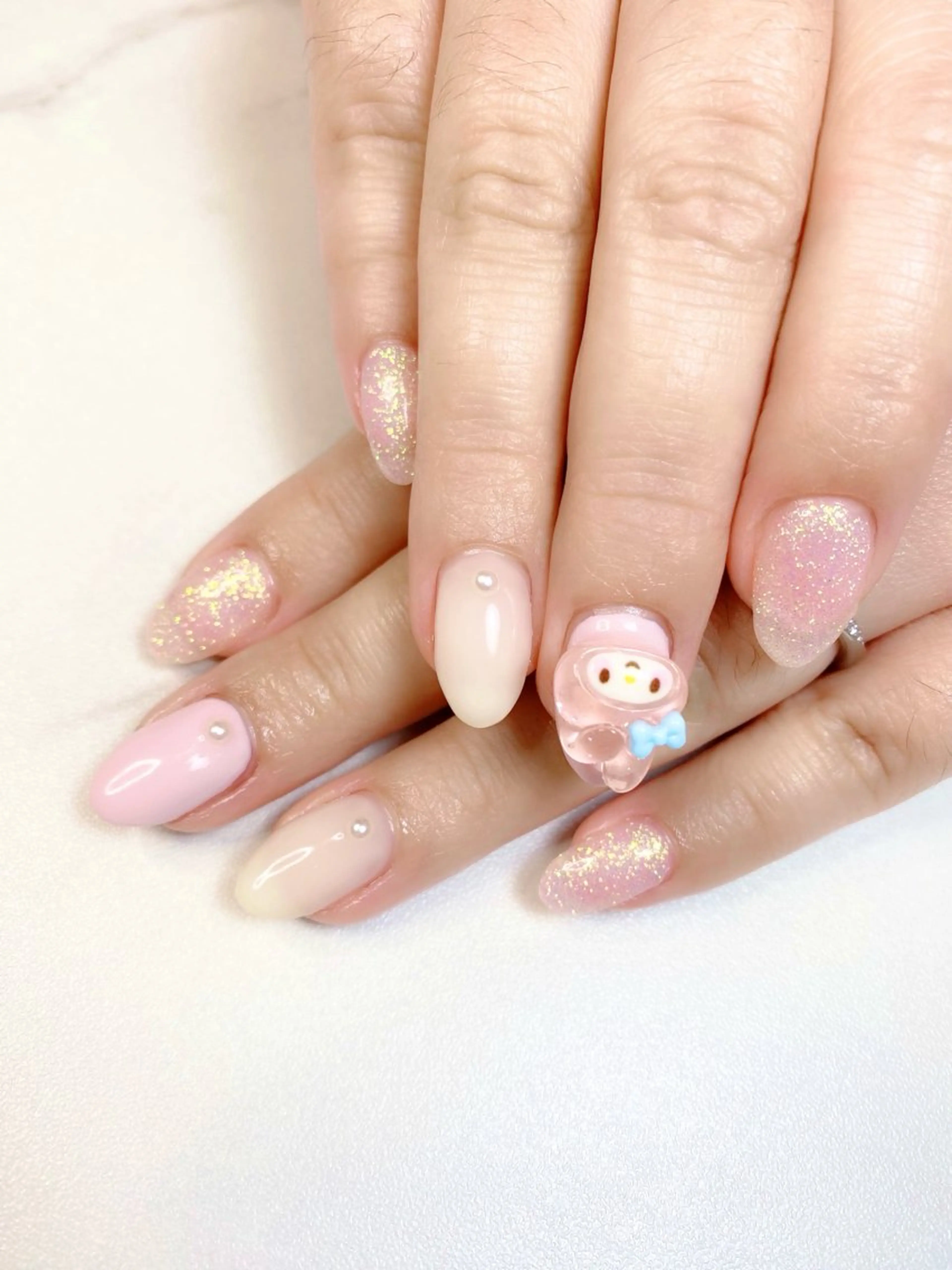 ネイル ラメ(グリッター) ピンク 夏ネイル ハンドネイル iro +のネイルデザイン
