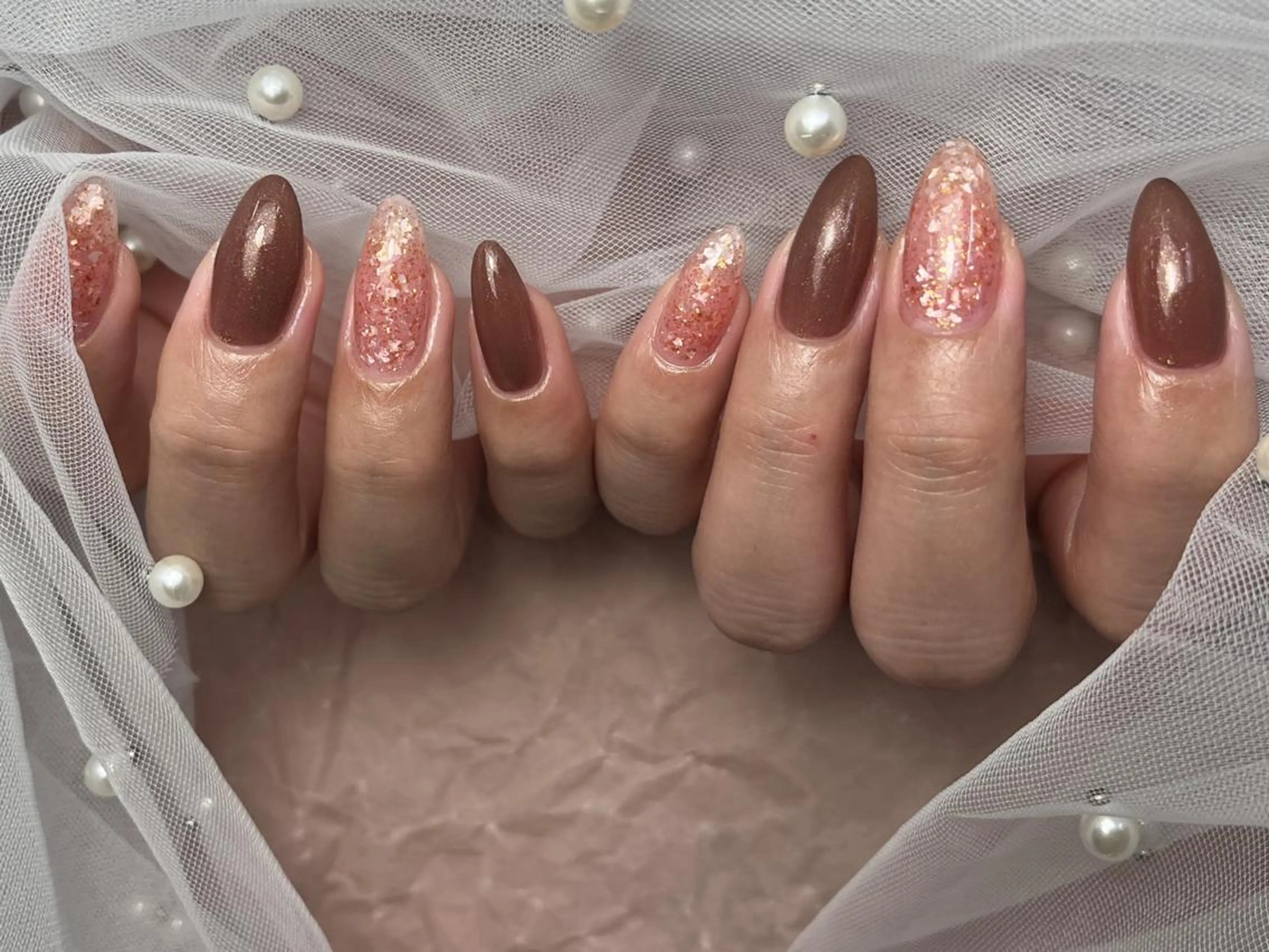 ネイル ブラウン ラメ(グリッター) シンプルネイル ハンドネイル ToliyDeliy Nail Salonのネイルデザイン