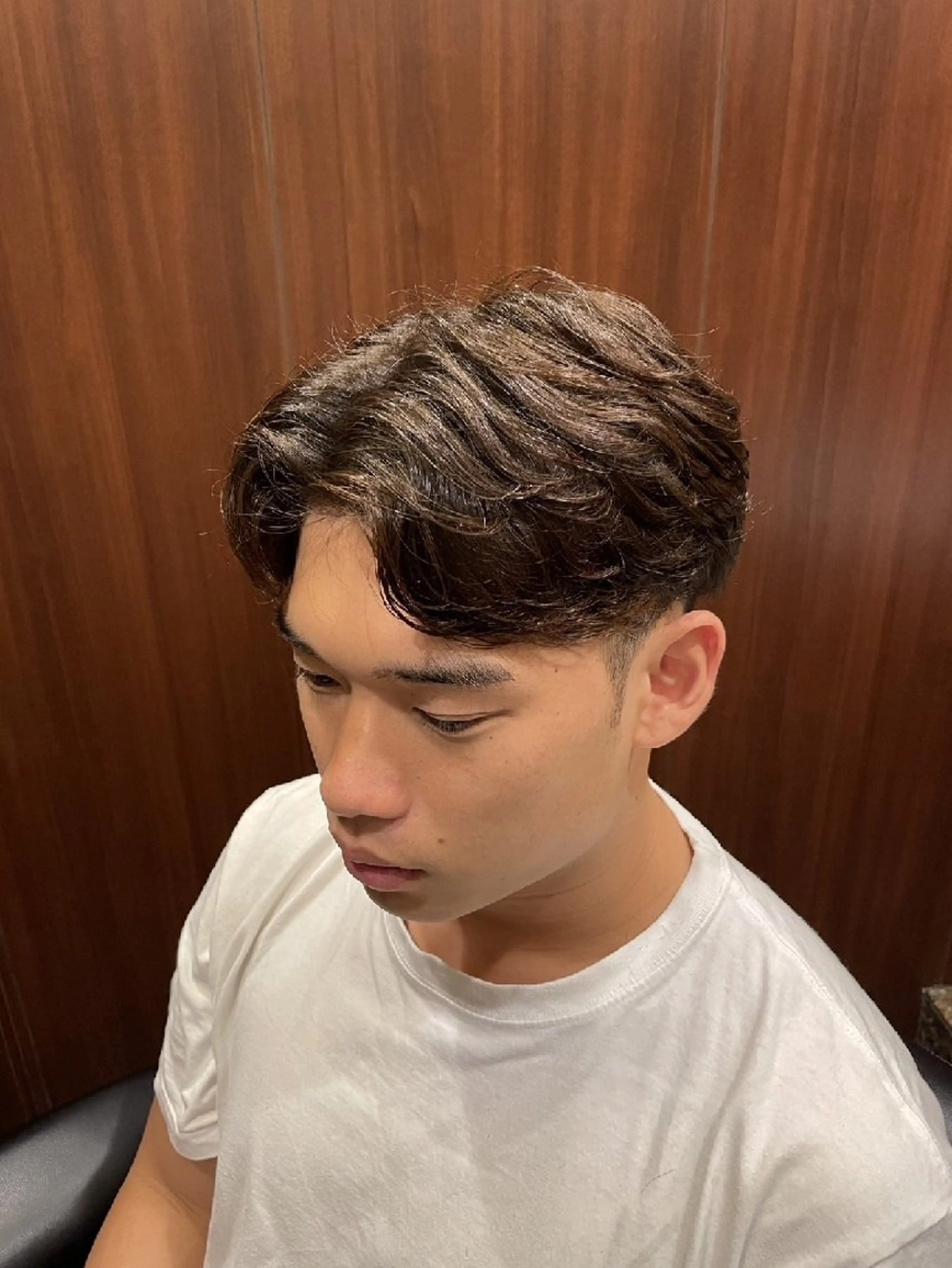 ミディアム ヒロ銀座プレミアムバーバー新宿店所属・髙司 哲伸のヘアスタイル