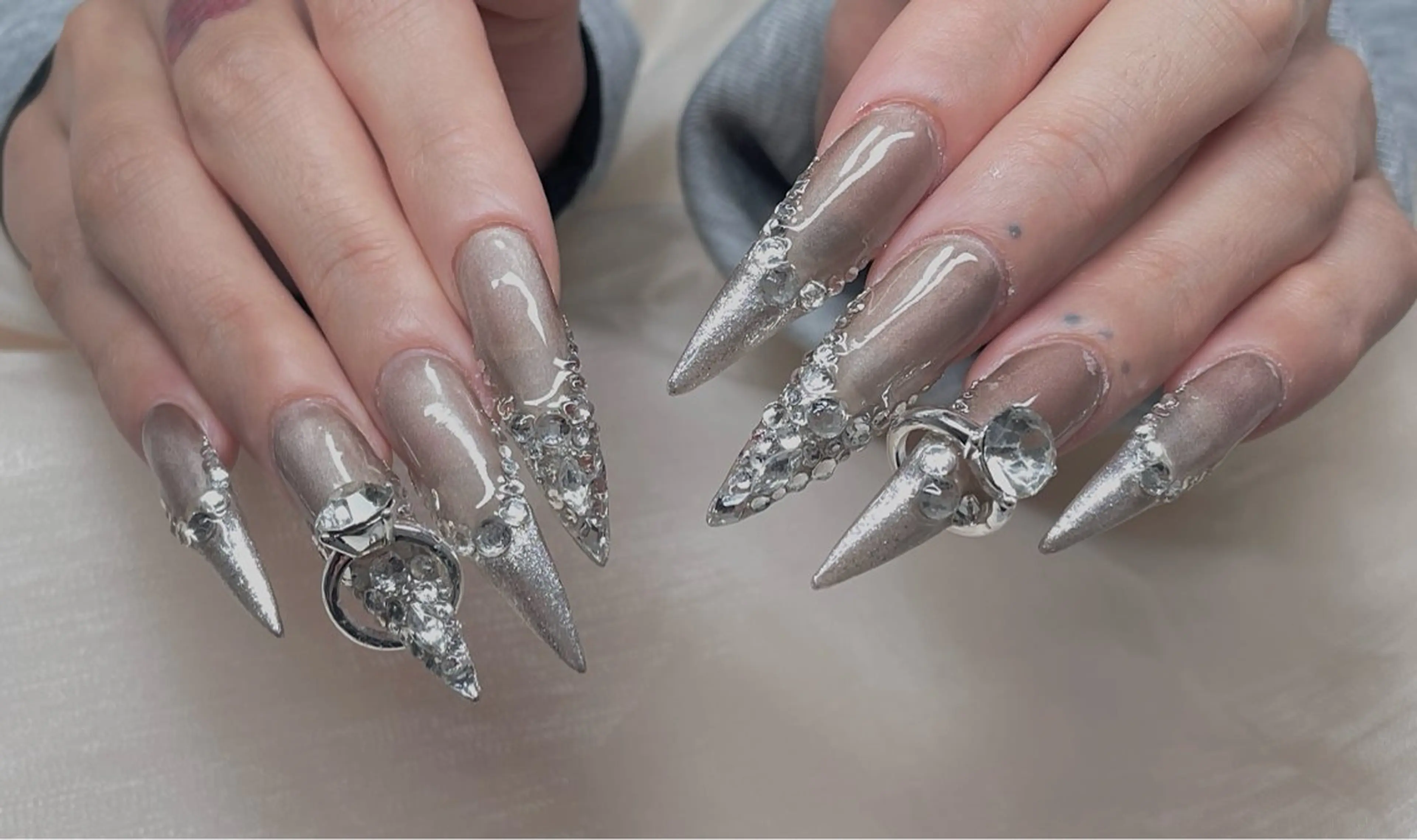 ネイル ハンドネイル Dea 心咲のネイルデザイン