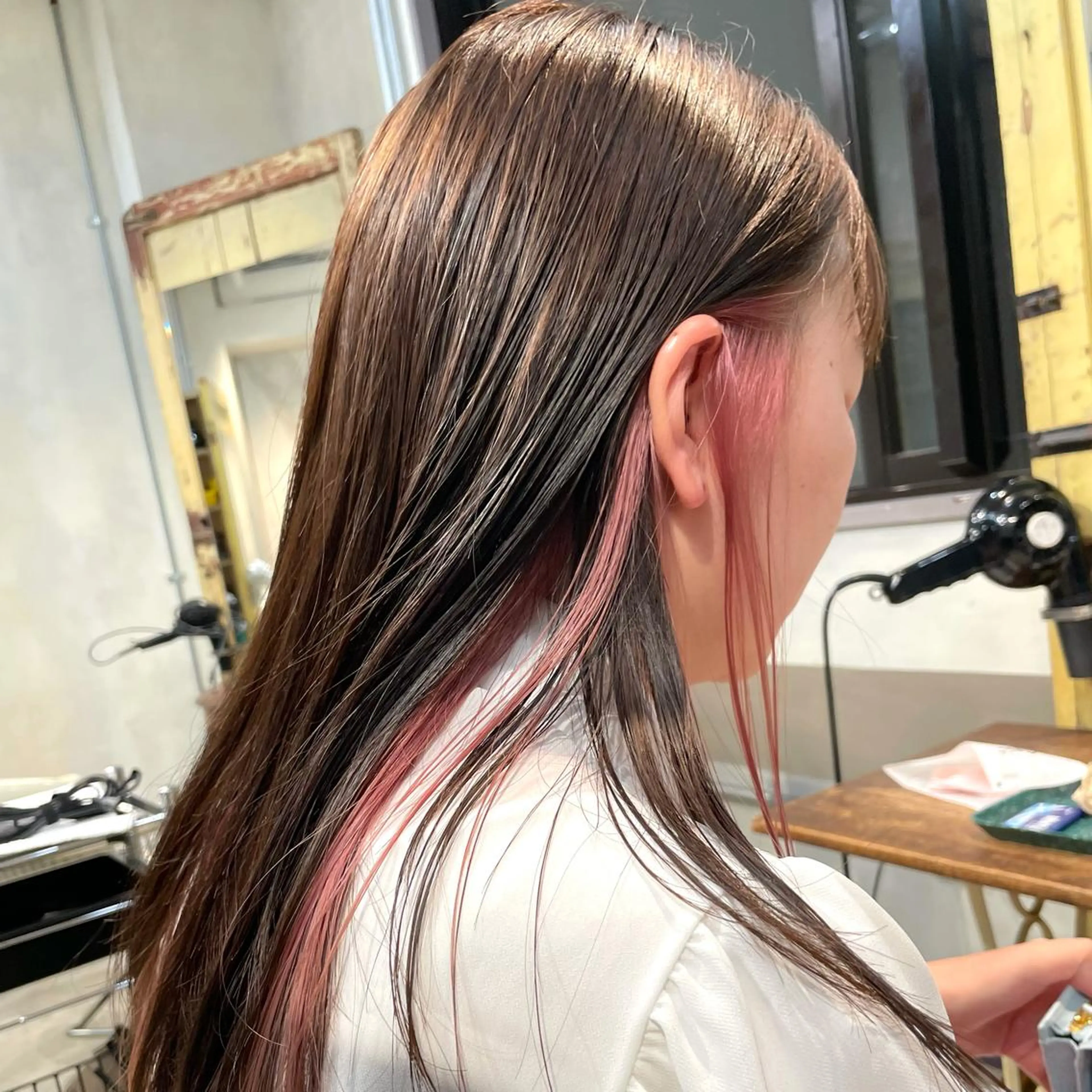ミディアム カラー ベージュカラー インナーカラー ピンクカラー カット ヘアカラー トリートメント SALOWIN所属・ブリーチ🧹 ボブ✨レイヤーのヘアスタイル