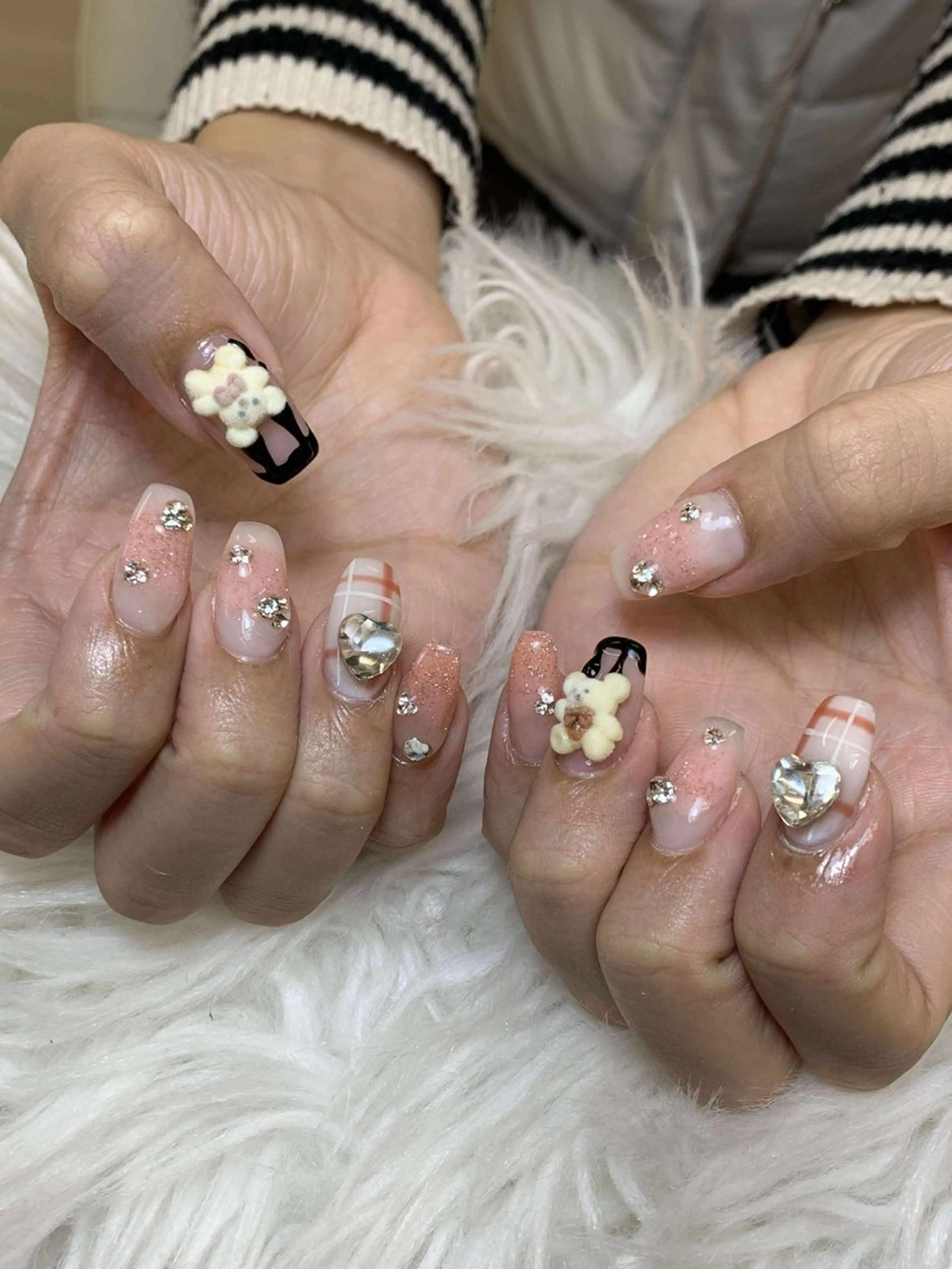 ネイル ハンドネイル ゴテゴテネイルサロン所属・ゴテゴテ ネイルのネイルデザイン