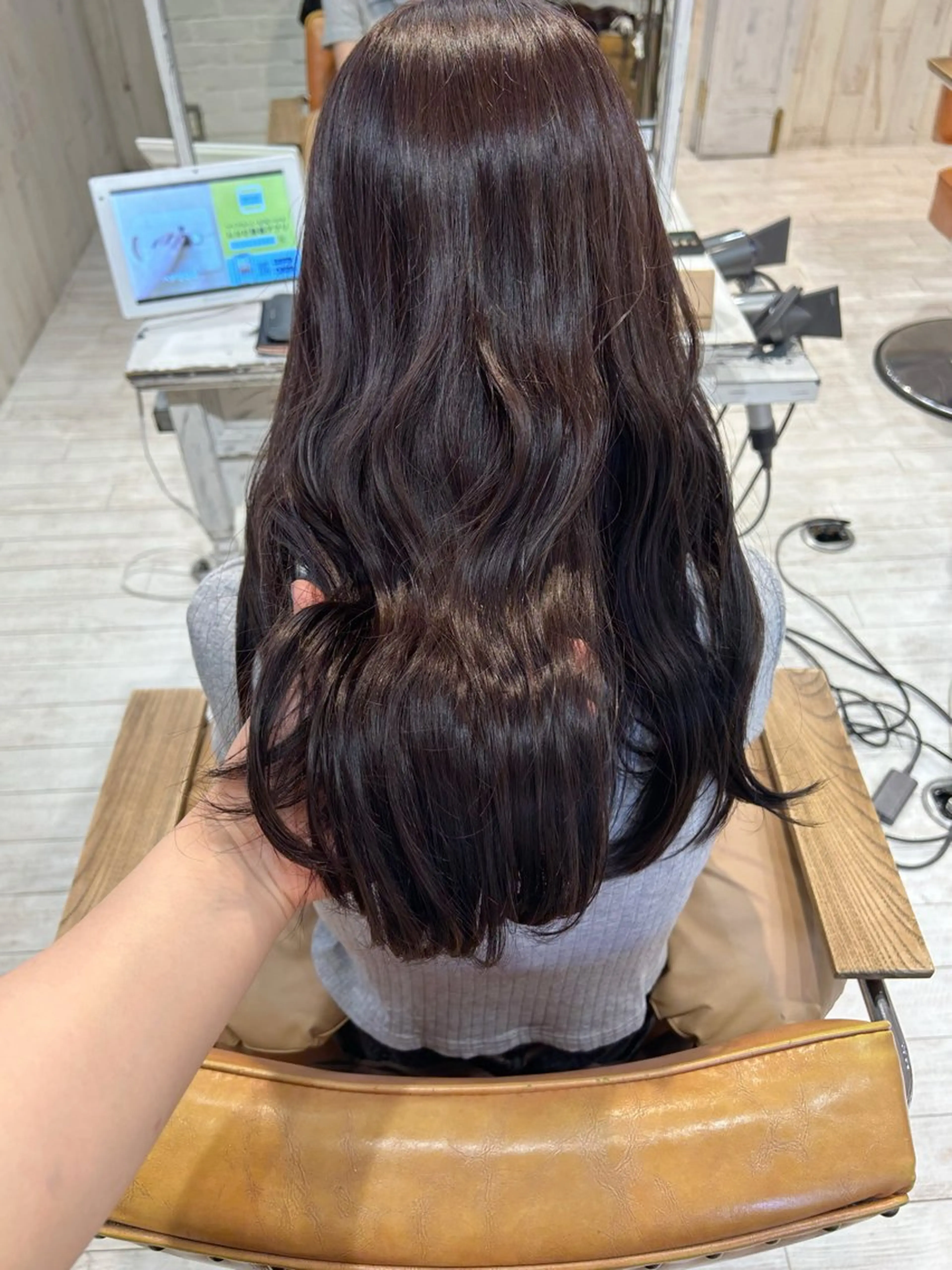 ロング ニュアンスカラー 🪽比内千聖のヘアスタイル