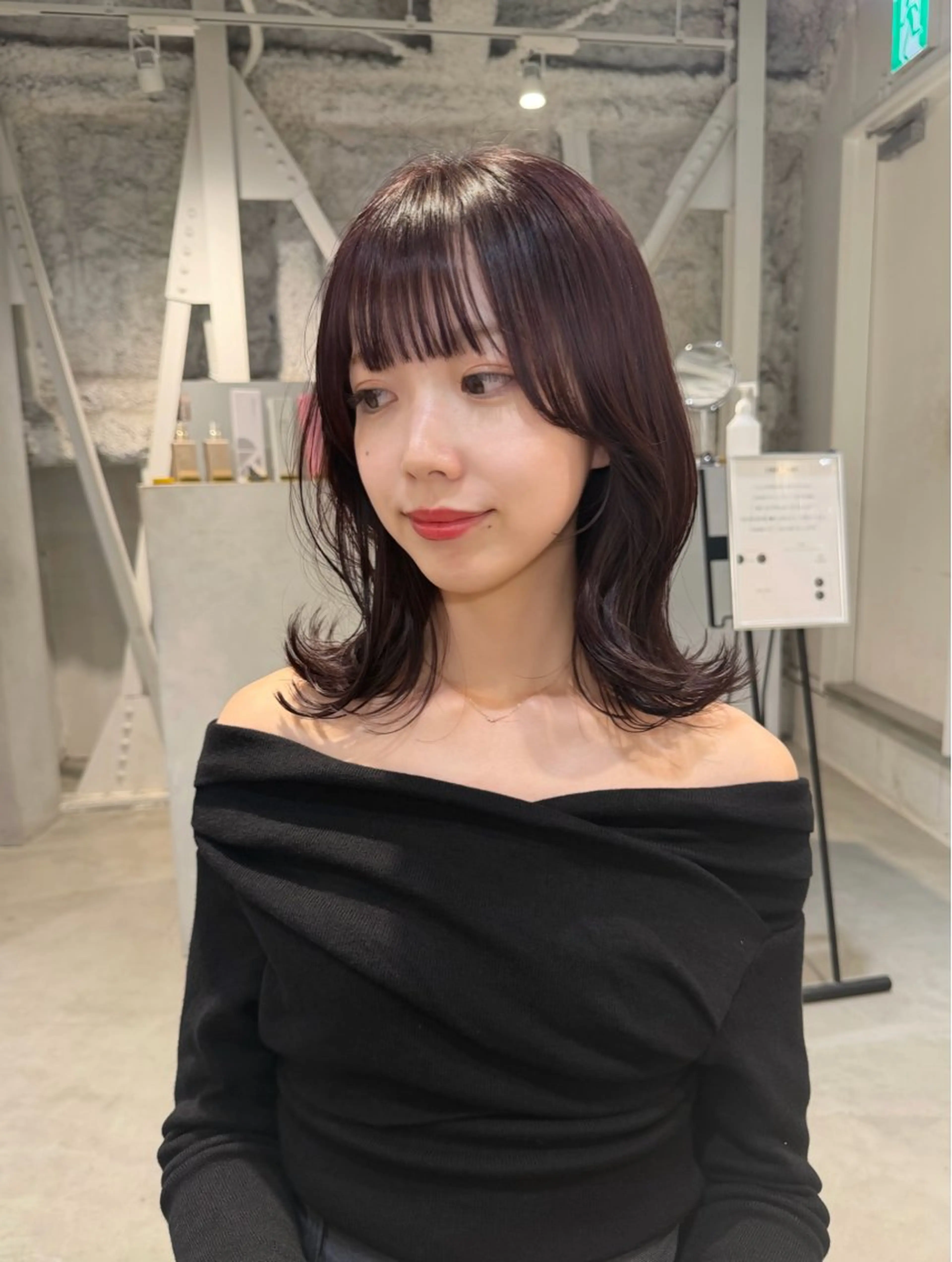 ミディアム SAKI 新宿のヘアスタイル