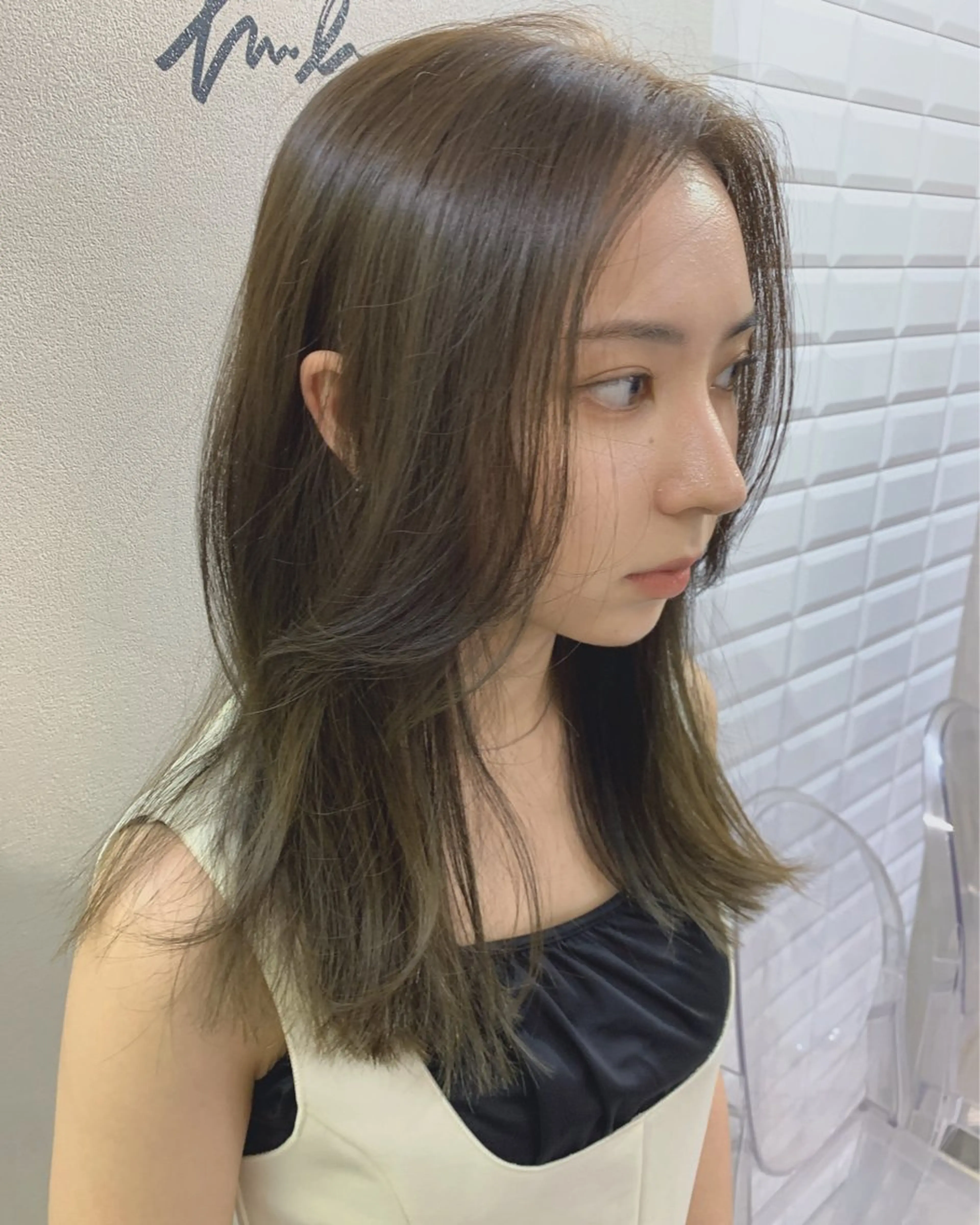 ロング カラー ベージュカラー 透明感カラー オリーブベージュ カット ヘアカラー トリートメント hub hair レイヤー/透明感のヘアスタイル