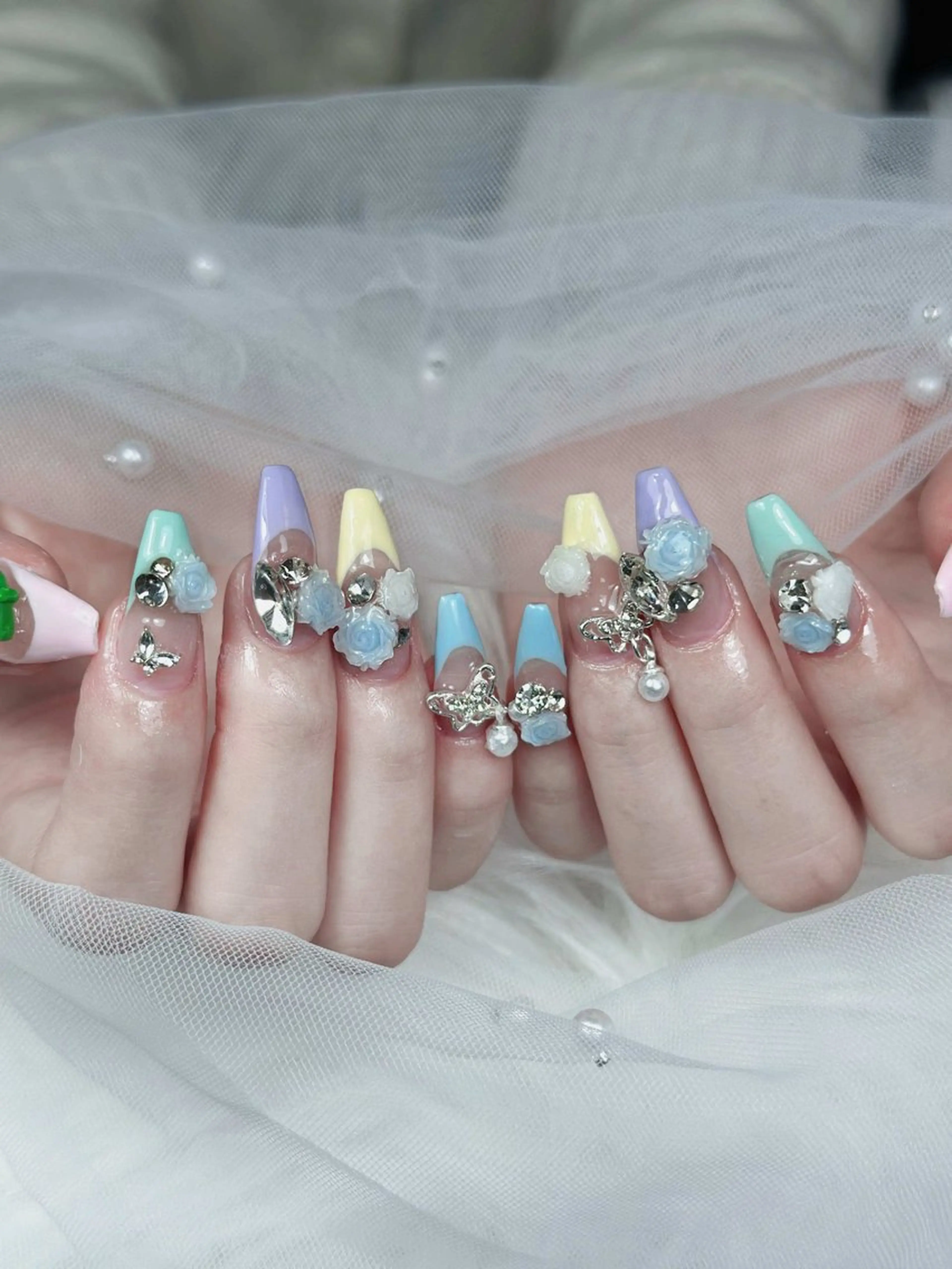 ネイル フレンチネイル ジェルネイル キラキラネイル 韓国ネイル マグネットネイル Julli nail studio所属・Julli NailStudioのネイルデザイン