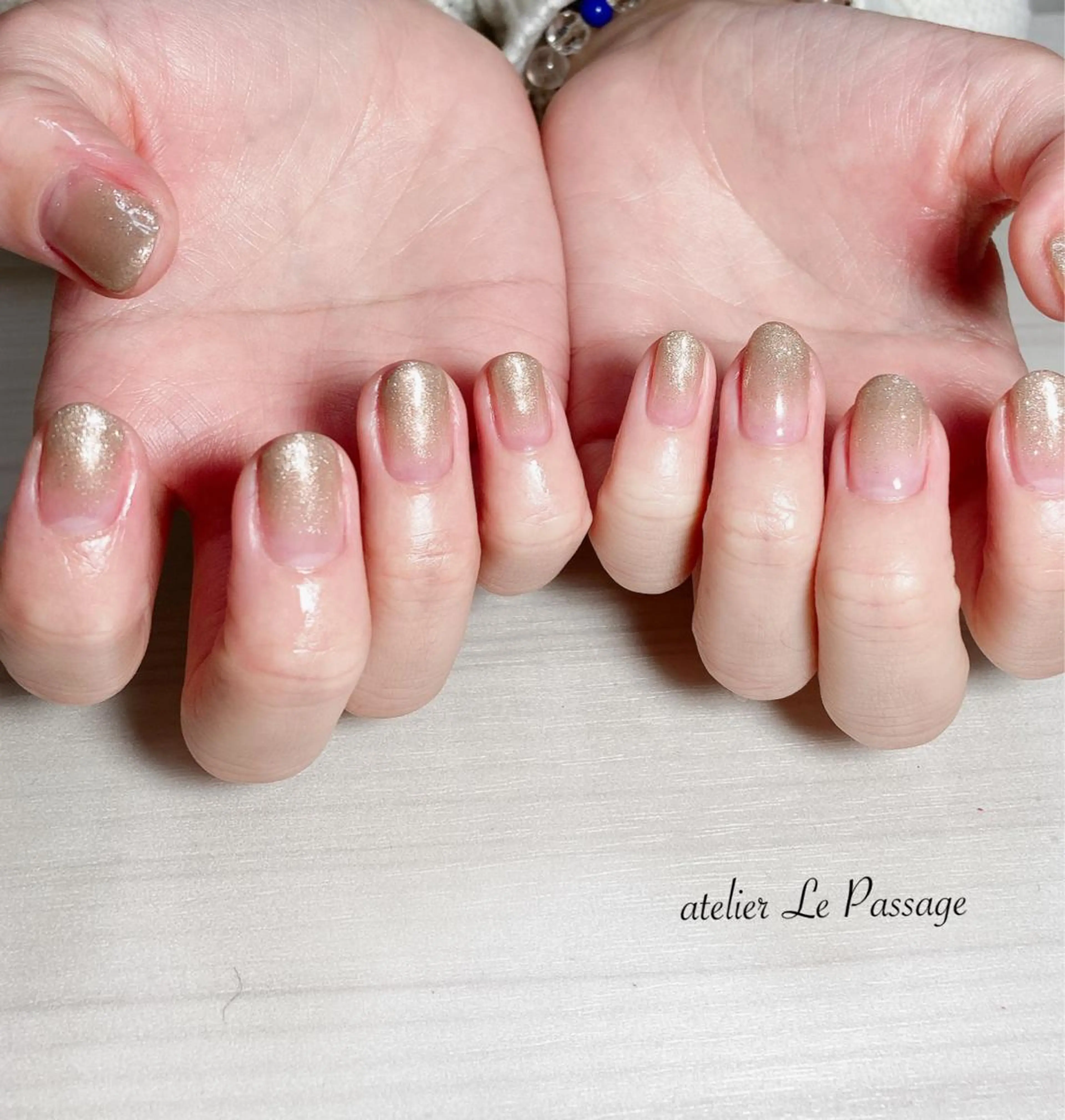 ネイル ジェルネイル グラデーション ラメ(グリッター) オフィスネイル ワンカラーネイル Atelier Le Passage所属・h nakatsukaのネイルデザイン
