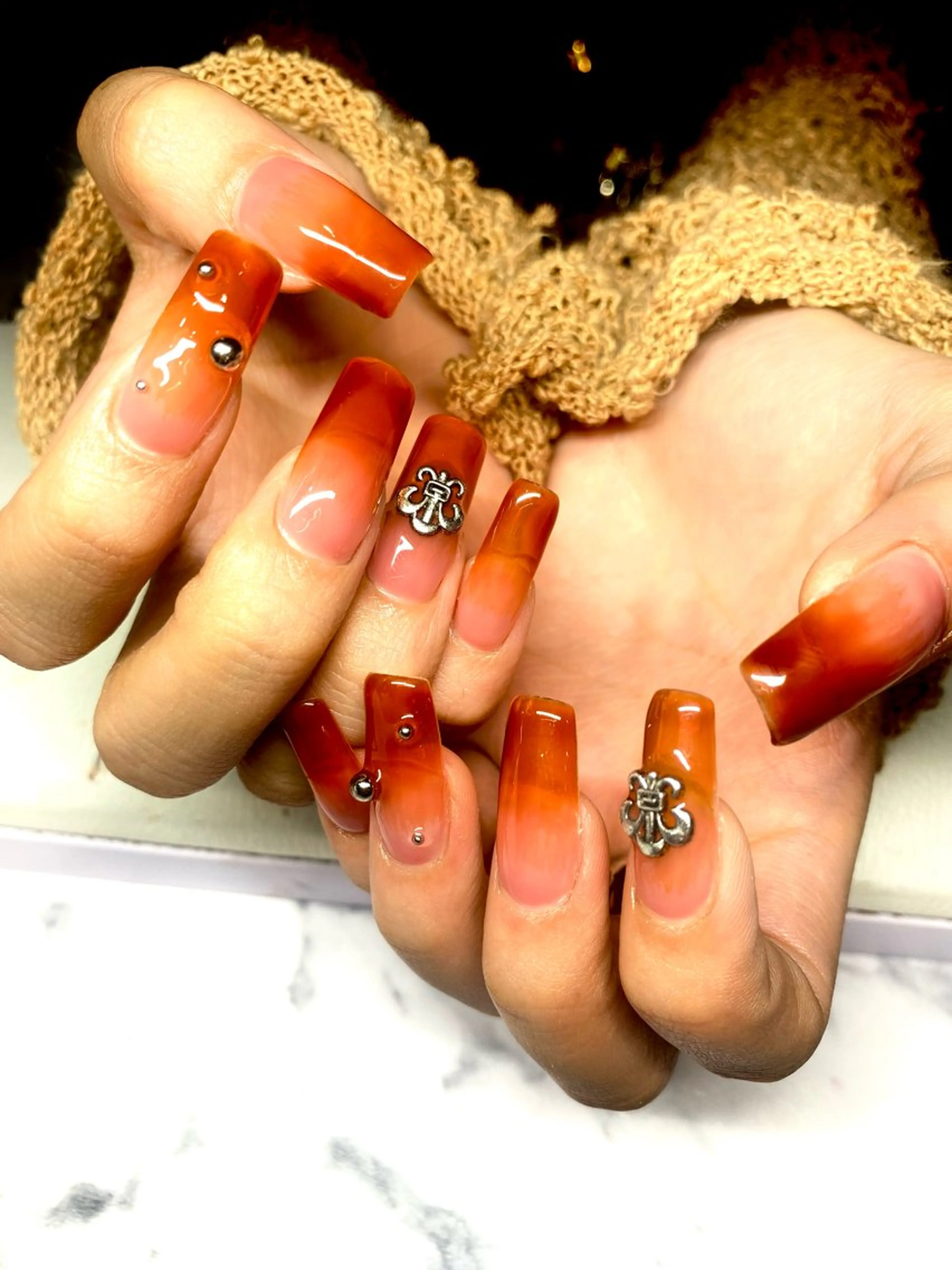 ネイル ネイルチップ ハンドネイル ハンドケア Hi Beauty 渋谷(ネイル、ハイパーナイフ6、脂肪れいきゃく、マッサージ&エステサロン)所属・Hi beauty 渋谷のネイルデザイン