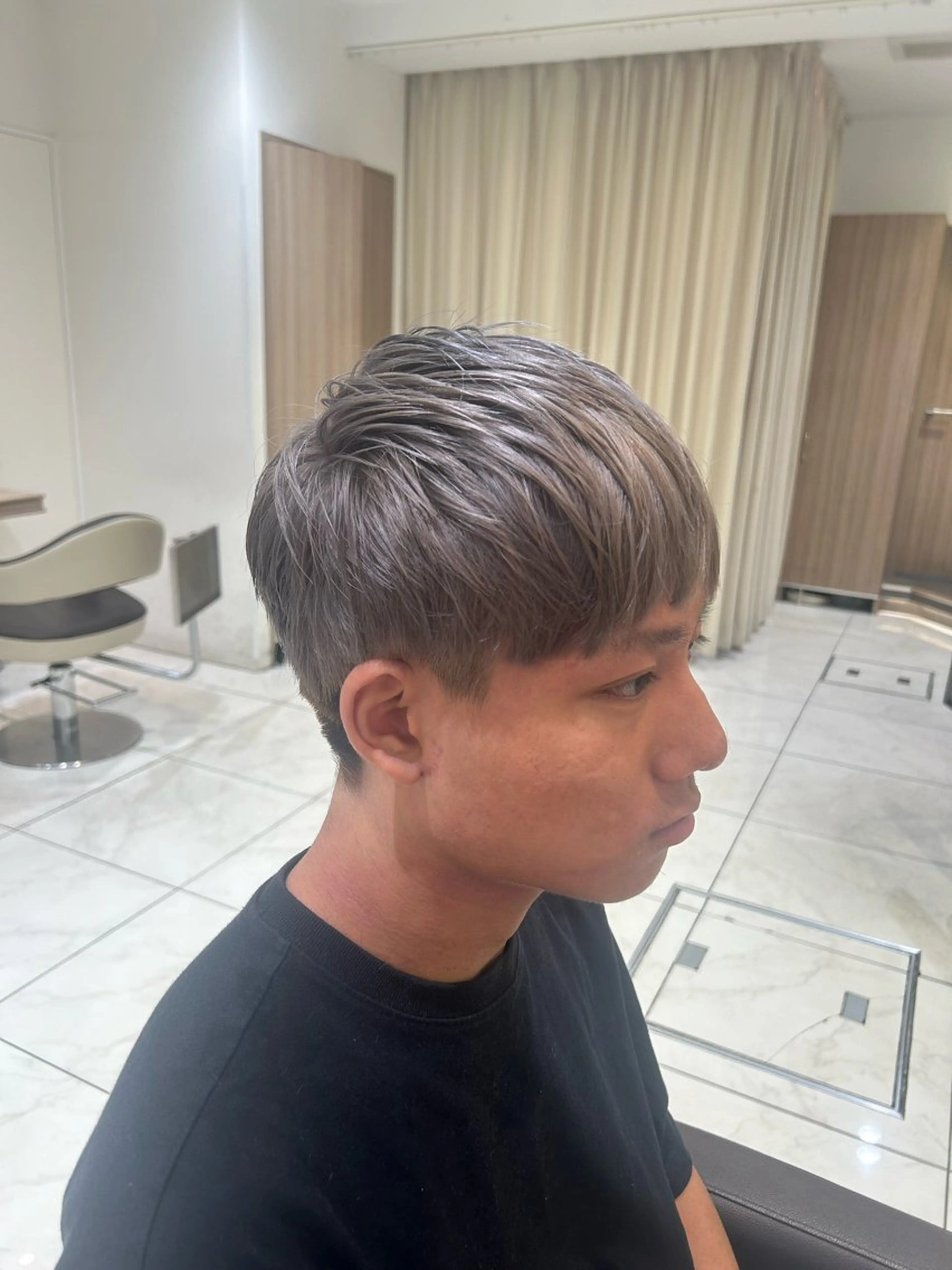 ショート カラー メンズ メンズブリーチ アッシュ ブリーチ シルバー シルバーアッシュ ハイトーン/レイヤー 藤田健太郎のヘアスタイル