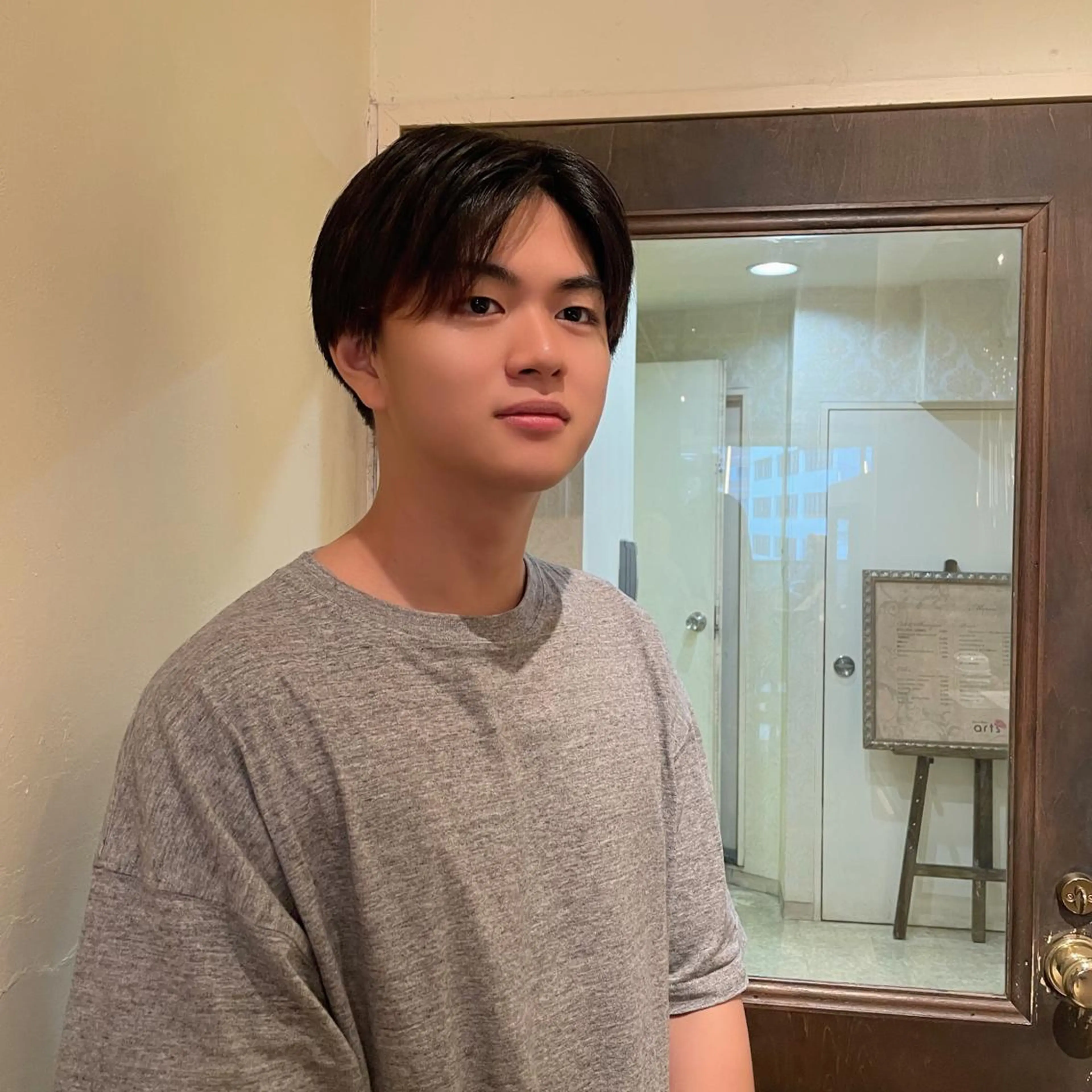 メンズ センターパート メンズ韓国風 髪質改善カラー ベージュ🤎YUMEのヘアスタイル