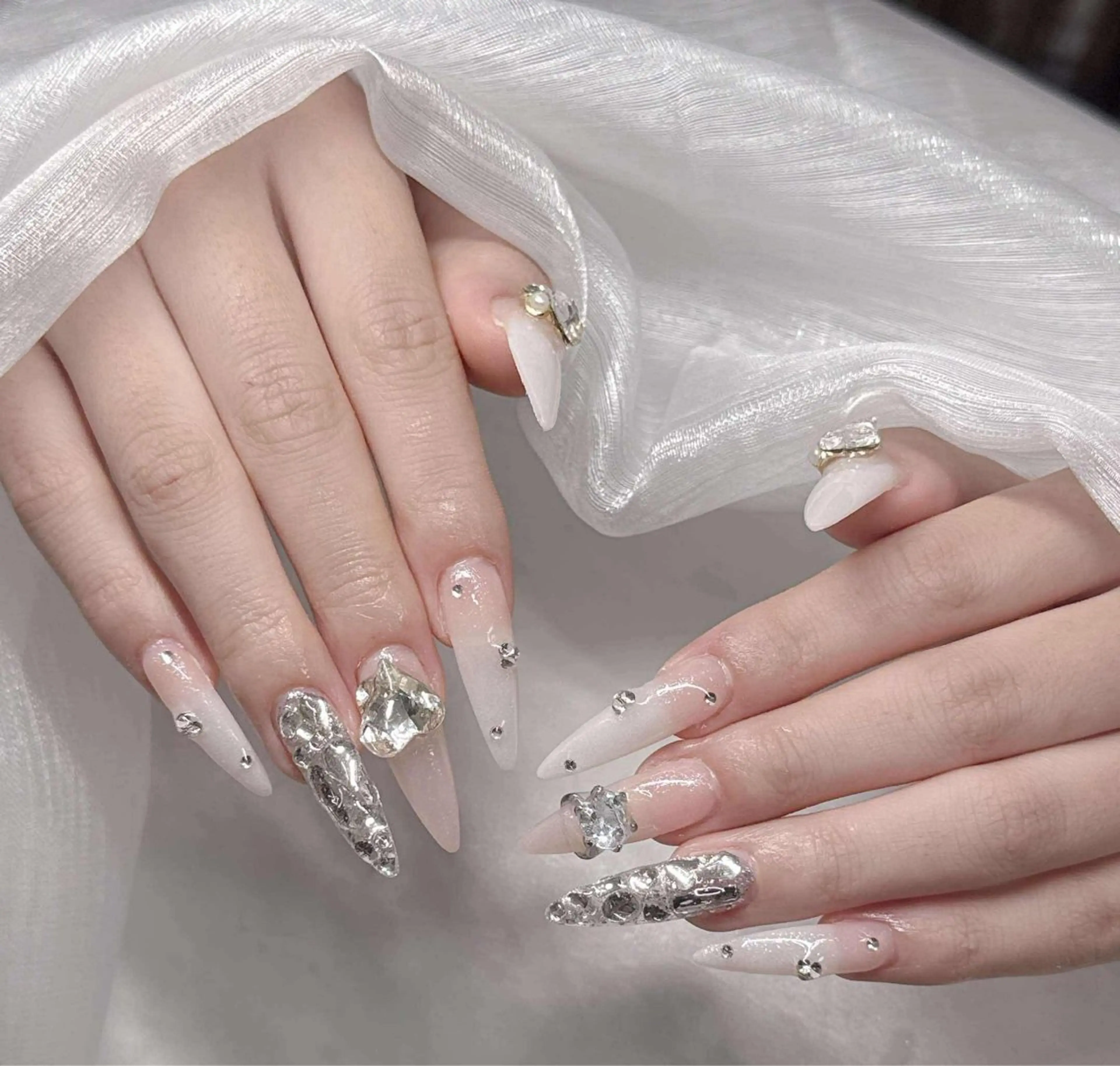 ネイル ハンドネイル Lee Nailsのネイルデザイン