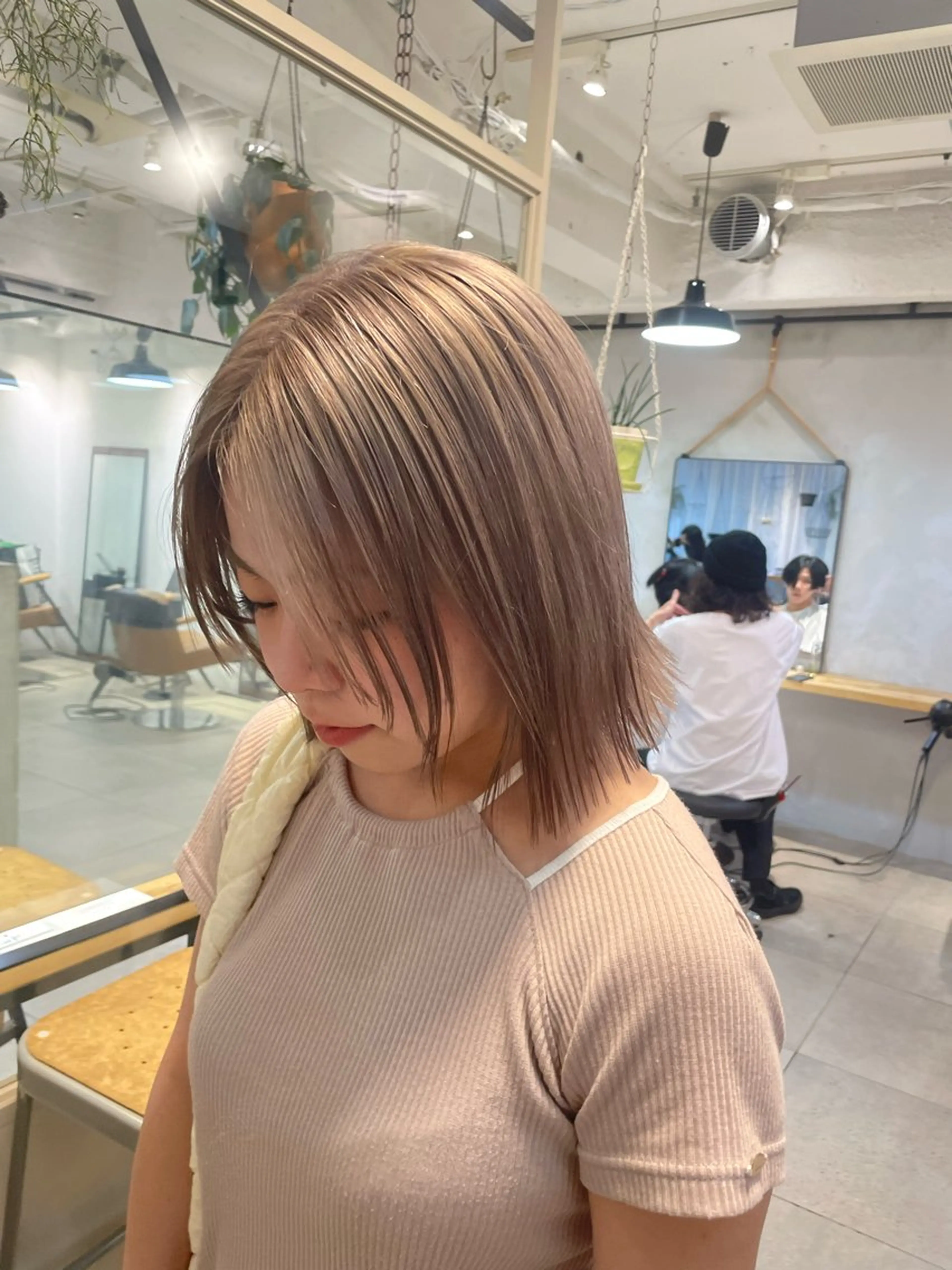 ショート カラー ミルクティー× グレージュMOMOのヘアスタイル