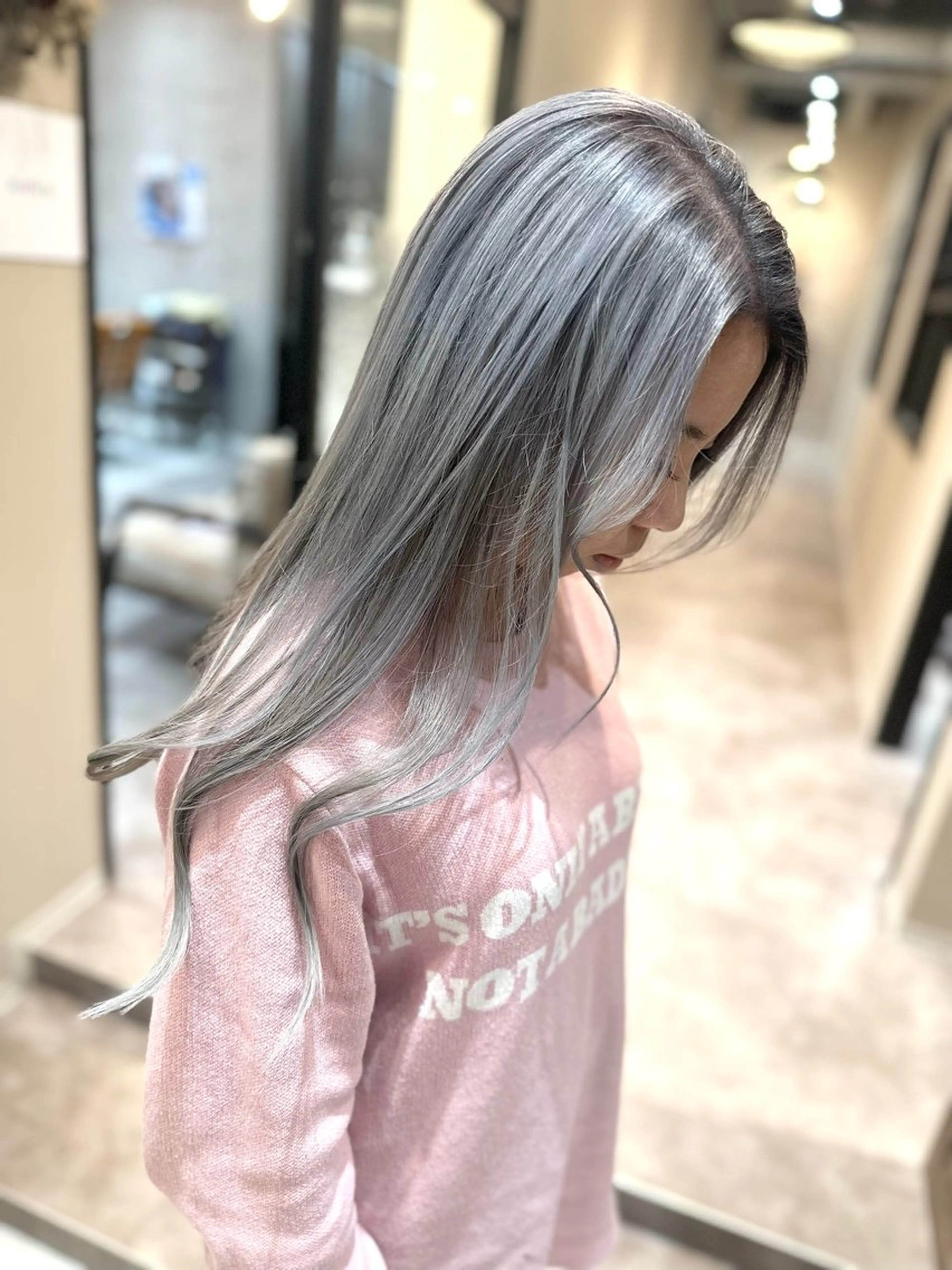 ロング カラー ブリーチ ハイトーンカラー シルバー ヘアカラー ハイトーン✨酸性スト レート✨高田めぐみのヘアスタイル