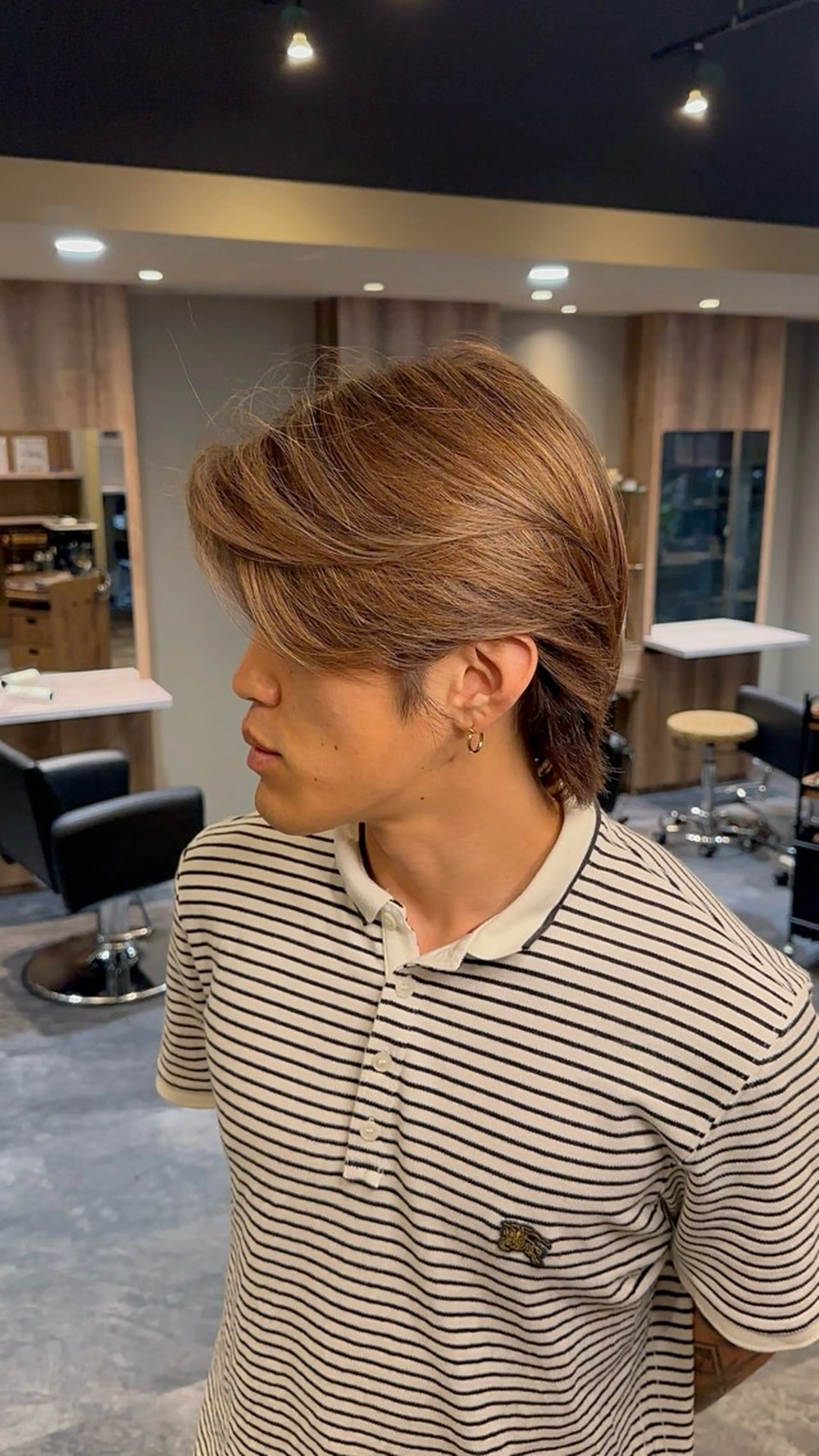 ミディアム カラー メンズ ミディアムパーマ メンズハイライト メンズパーマ ハイライトカラー ハイライト ヘアカラー iCON TOKYO 19時〜モデル募集のヘアスタイル
