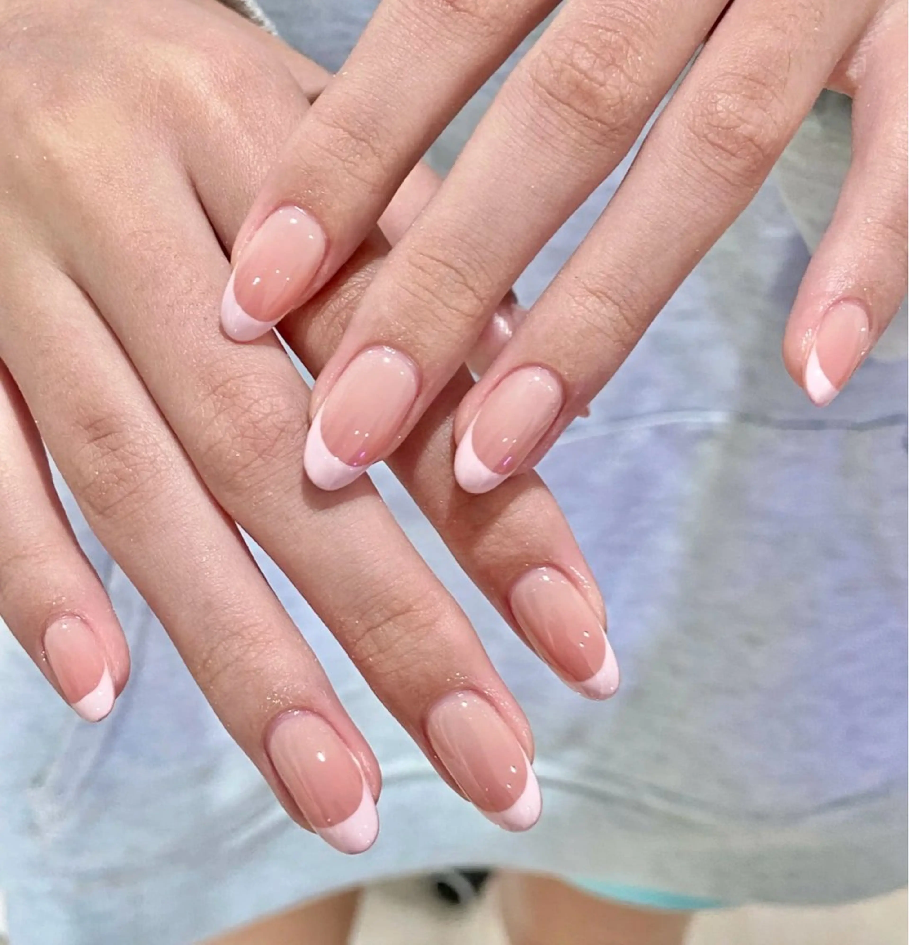 💕💅【初回オフ無料】大人気！カラーフレンチ➕2個パーツ、ベースありの写真