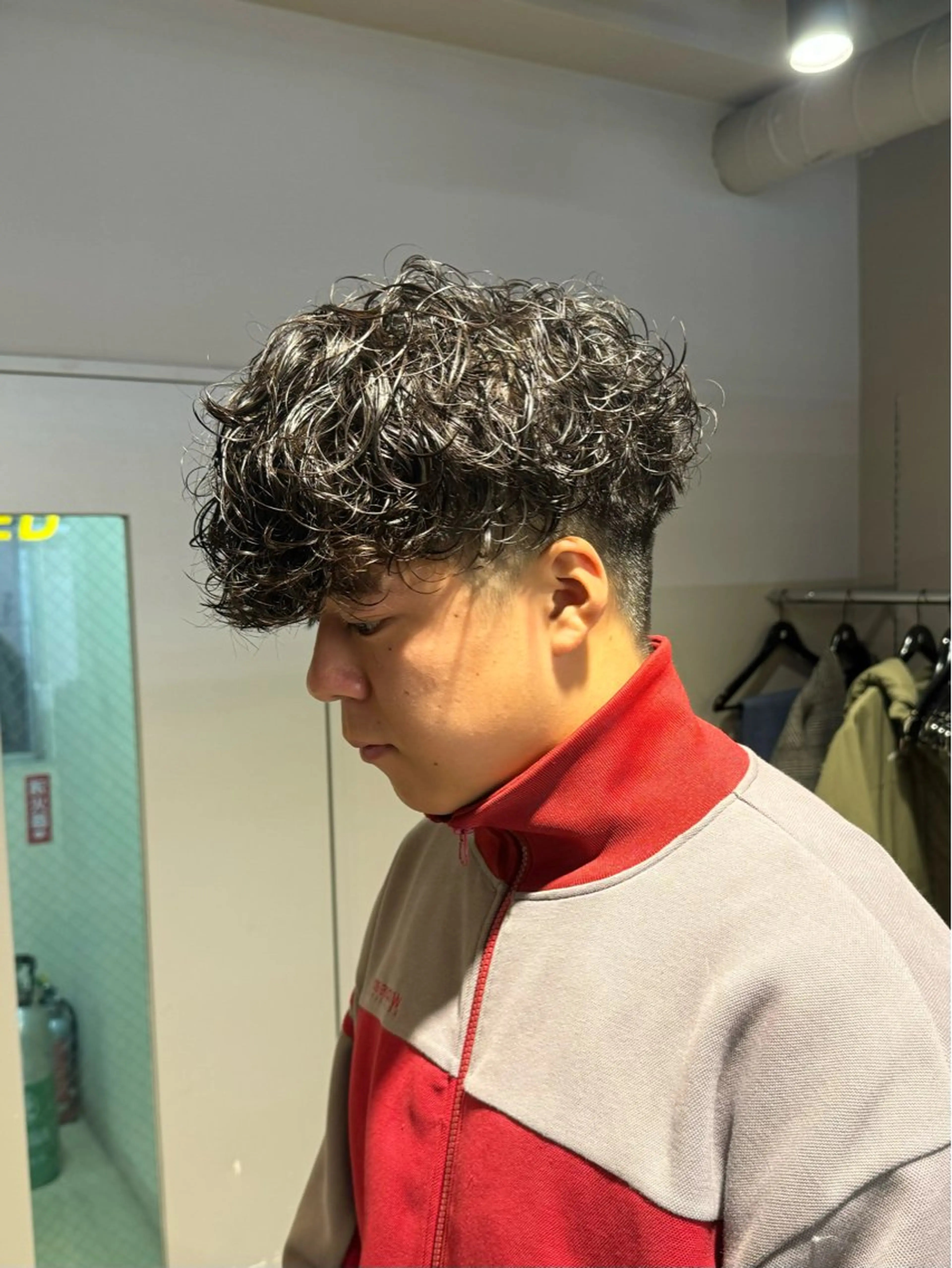 ミディアム パーマ ヘアアレンジ メンズ ミディアムパーマ メンズパーマ プードルパーマ プードルパーマ カット パーマ トリートメント ヘッドスパ ヘアセット 顔まわりカット の達人のヘアスタイル