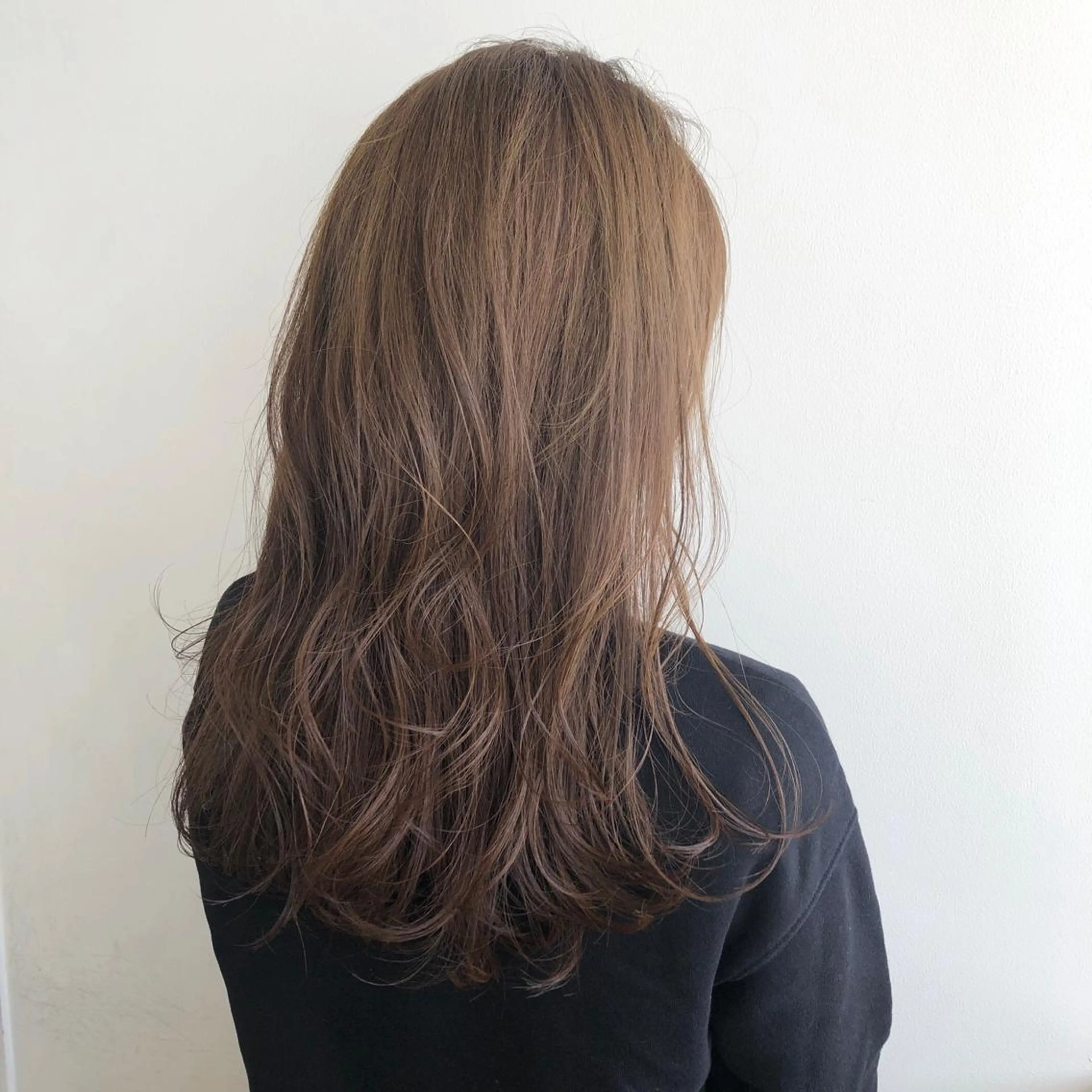 カラー ベージュカラー ブリーチ ブリーチなしカラー ナチュラル大人っぽい スタイル　MAORIのヘアスタイル
