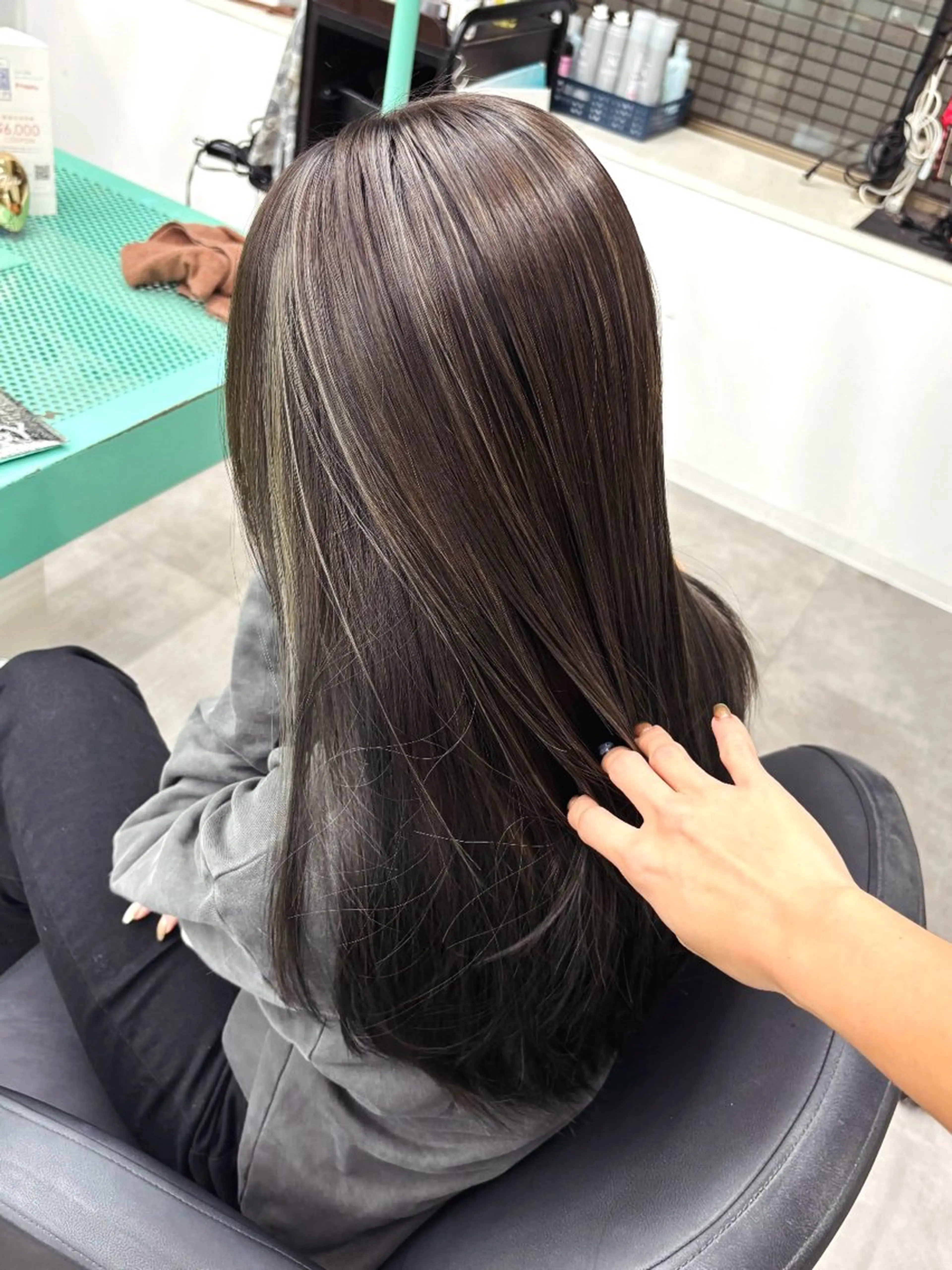 ロング アッシュ アッシュブラウン ハイライト カット ヘアカラー トリートメント Ⓜ︎iyu🌊/ハイ ライト/海外風カラーのヘアスタイル