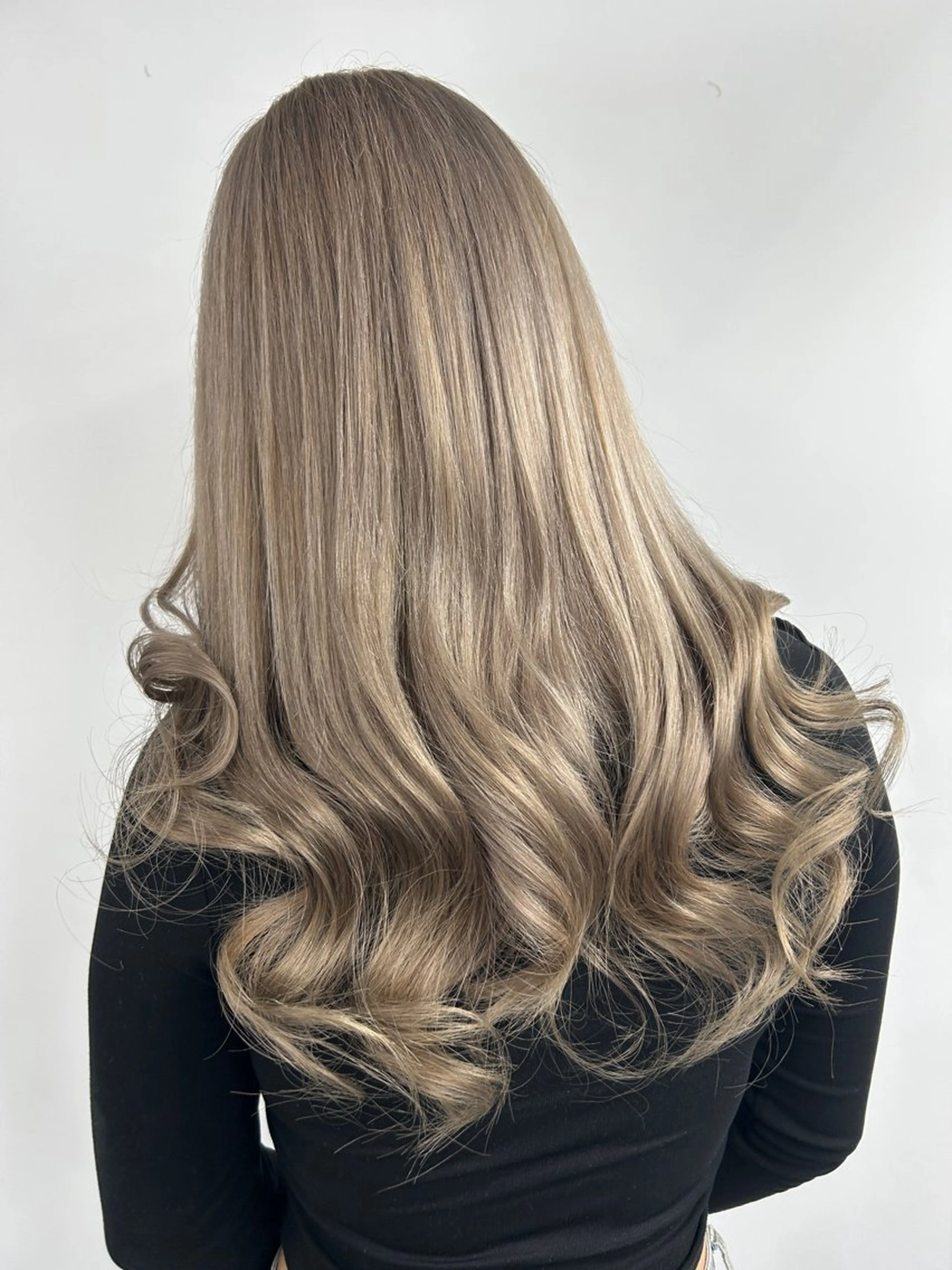 ロング カラー シールエクステ バレイヤージュ グレージュ ハイライトカラー ハイトーンカラー カット ヘアカラー トリートメント エクステ ヘアセット alpha. カラーエクステ下妻のヘアスタイル