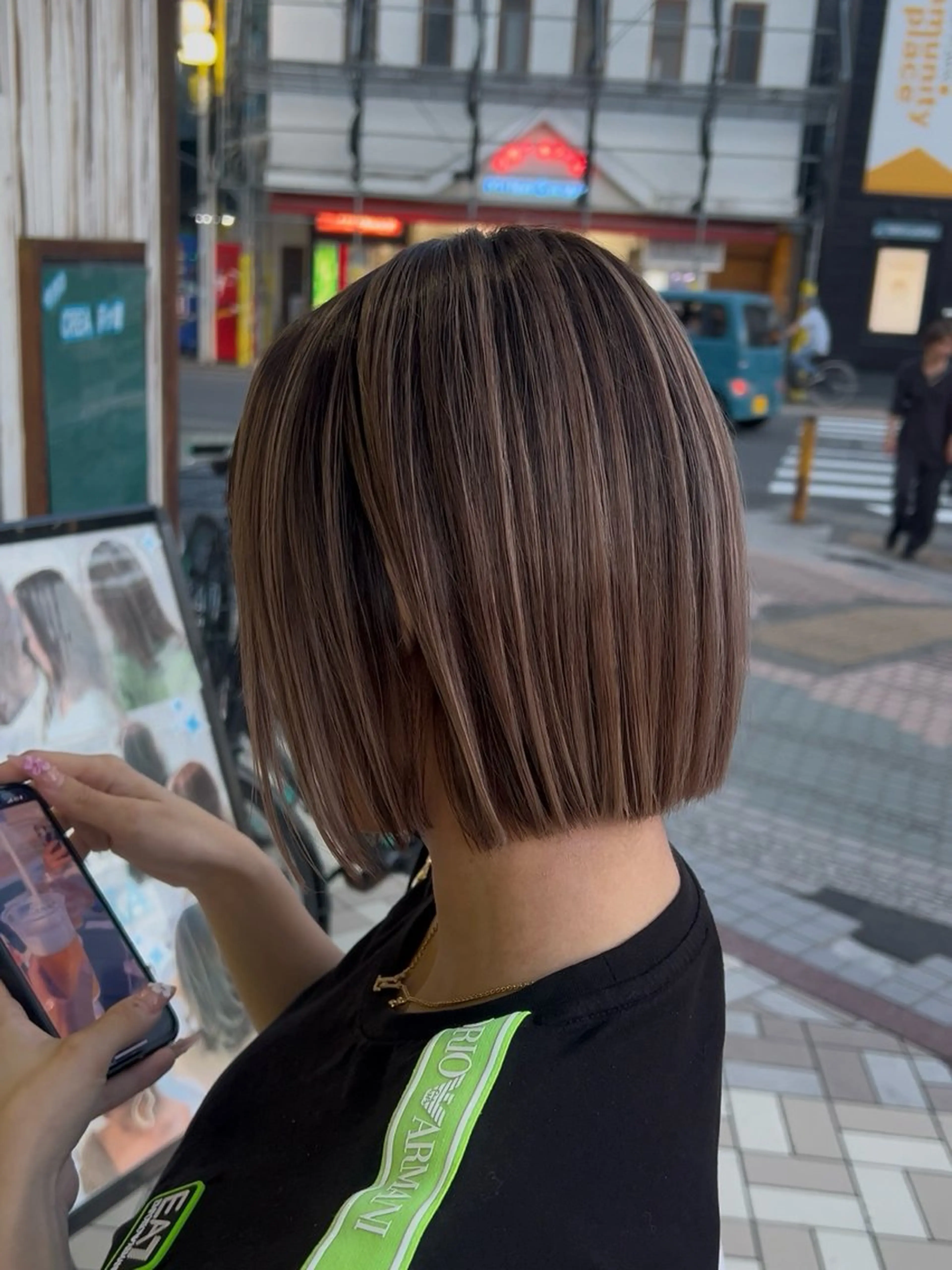 ミディアム 切りっぱなしボブ ボブ レイヤーカット ヘアカラー ハイトーンカラー/エ クステ/デザインのヘアスタイル