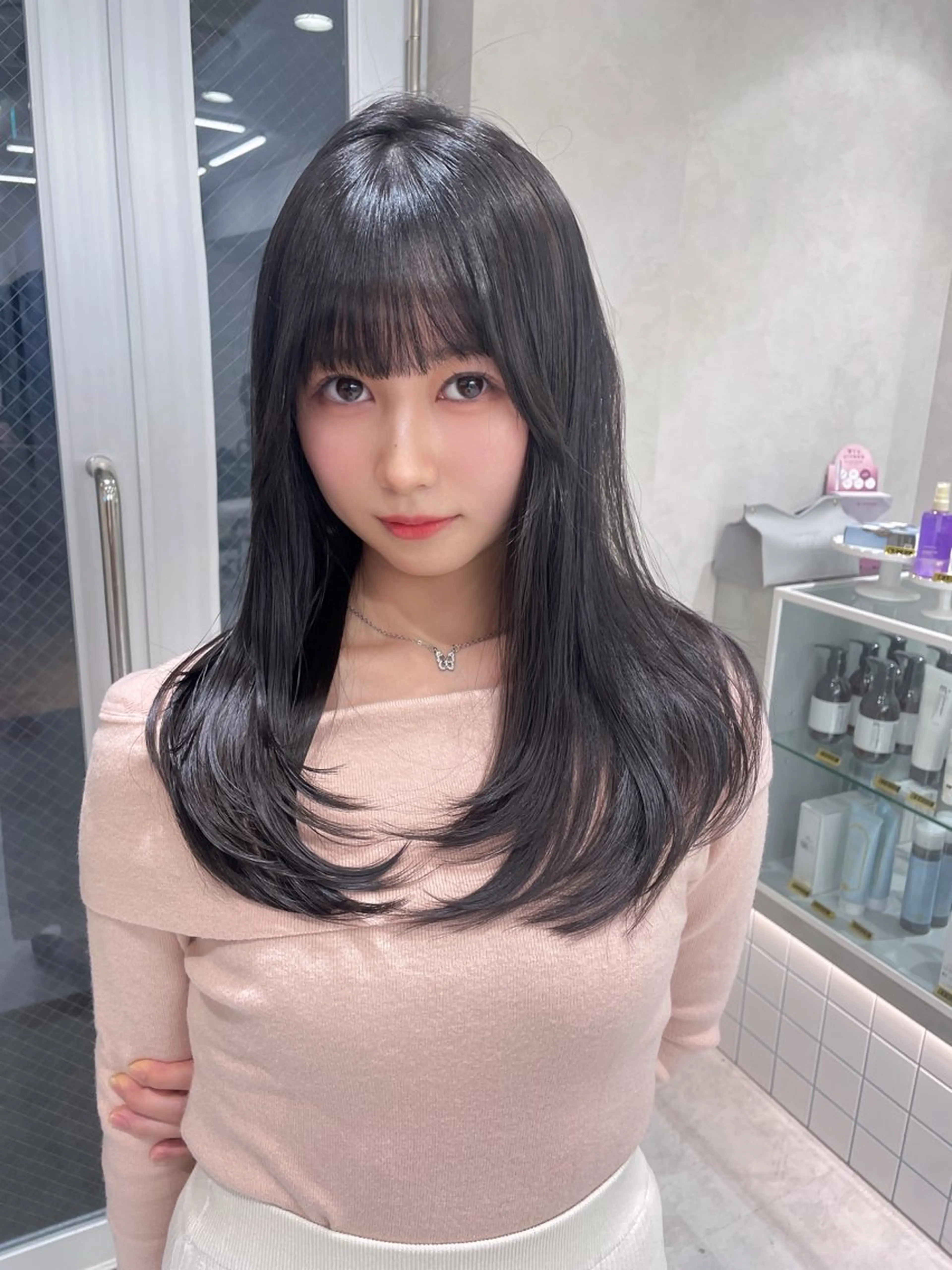 セミロング カラー ロンド　ウル所属・レイヤー/縮毛矯正⭐ 特化美容師のヘアスタイル