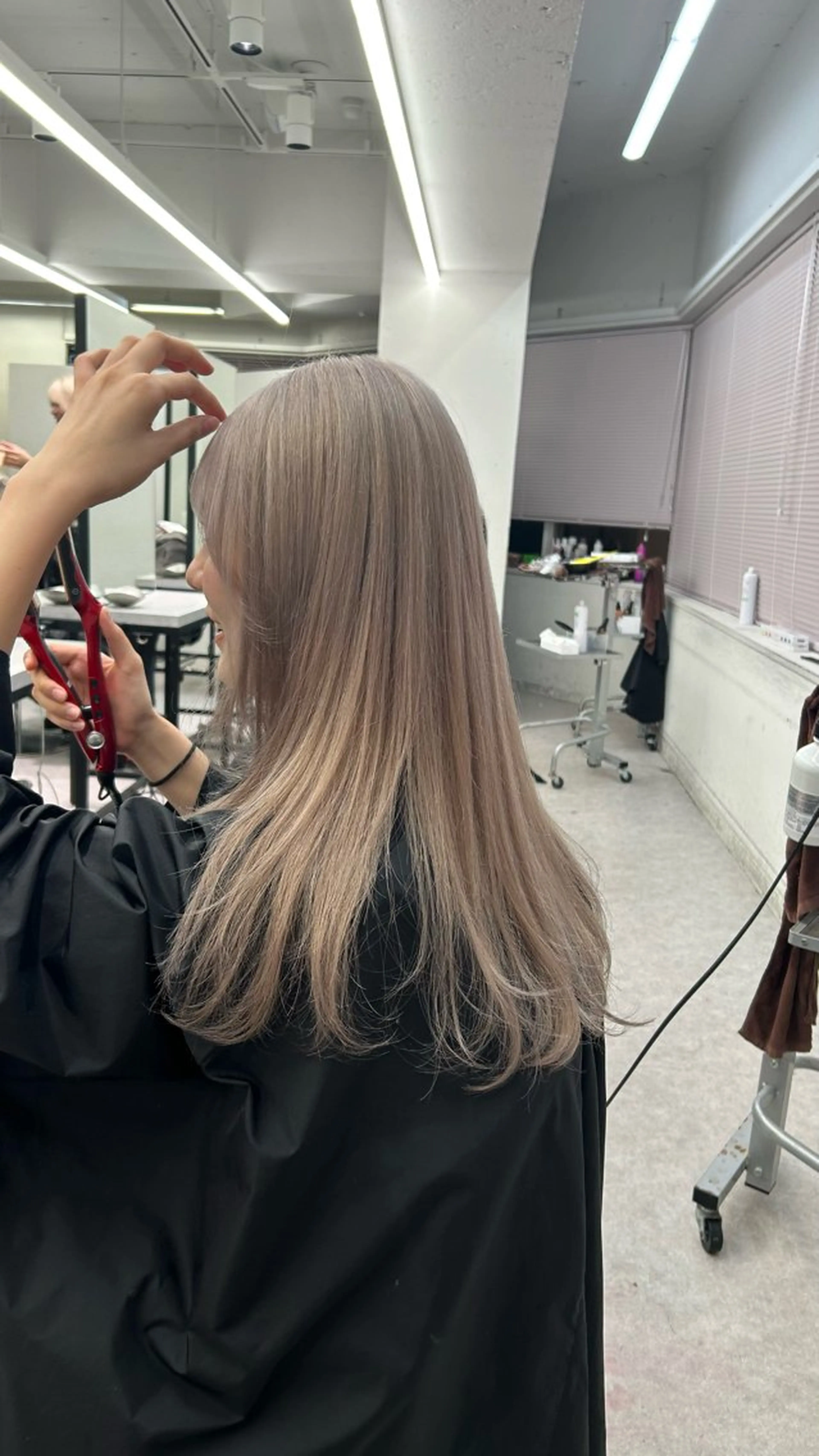 ロング カラー アッシュ ベージュカラー ブリーチ ブロンド ブロンドベージュ PELE所属・🐹ミルクティー ‼️✊🏻yuiのヘアスタイル
