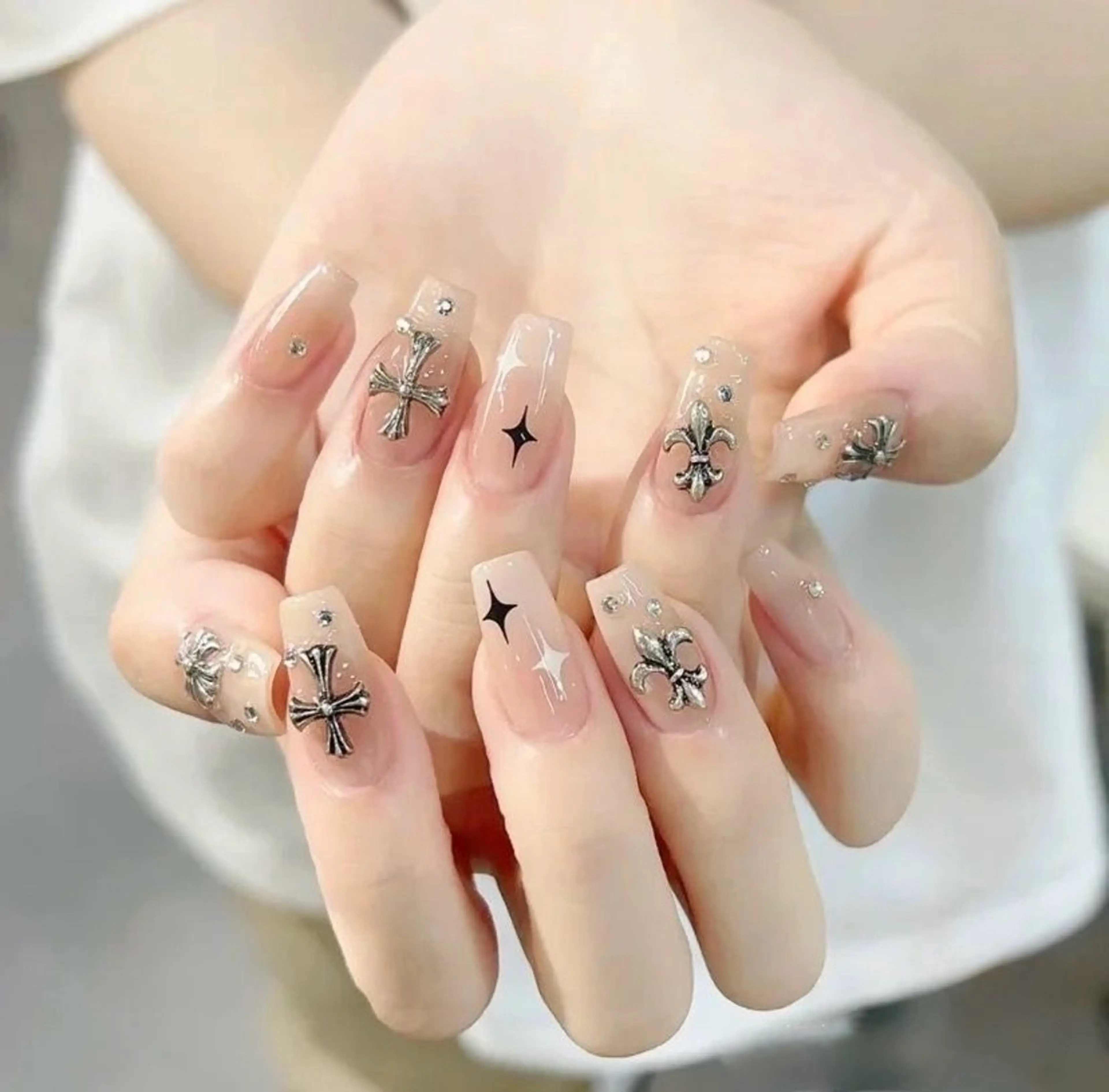 ネイル 長さ出し フレンチネイル グラデーション 卒業式 マグネットネイル ハンドネイル MIHANA NAILのネイルデザイン