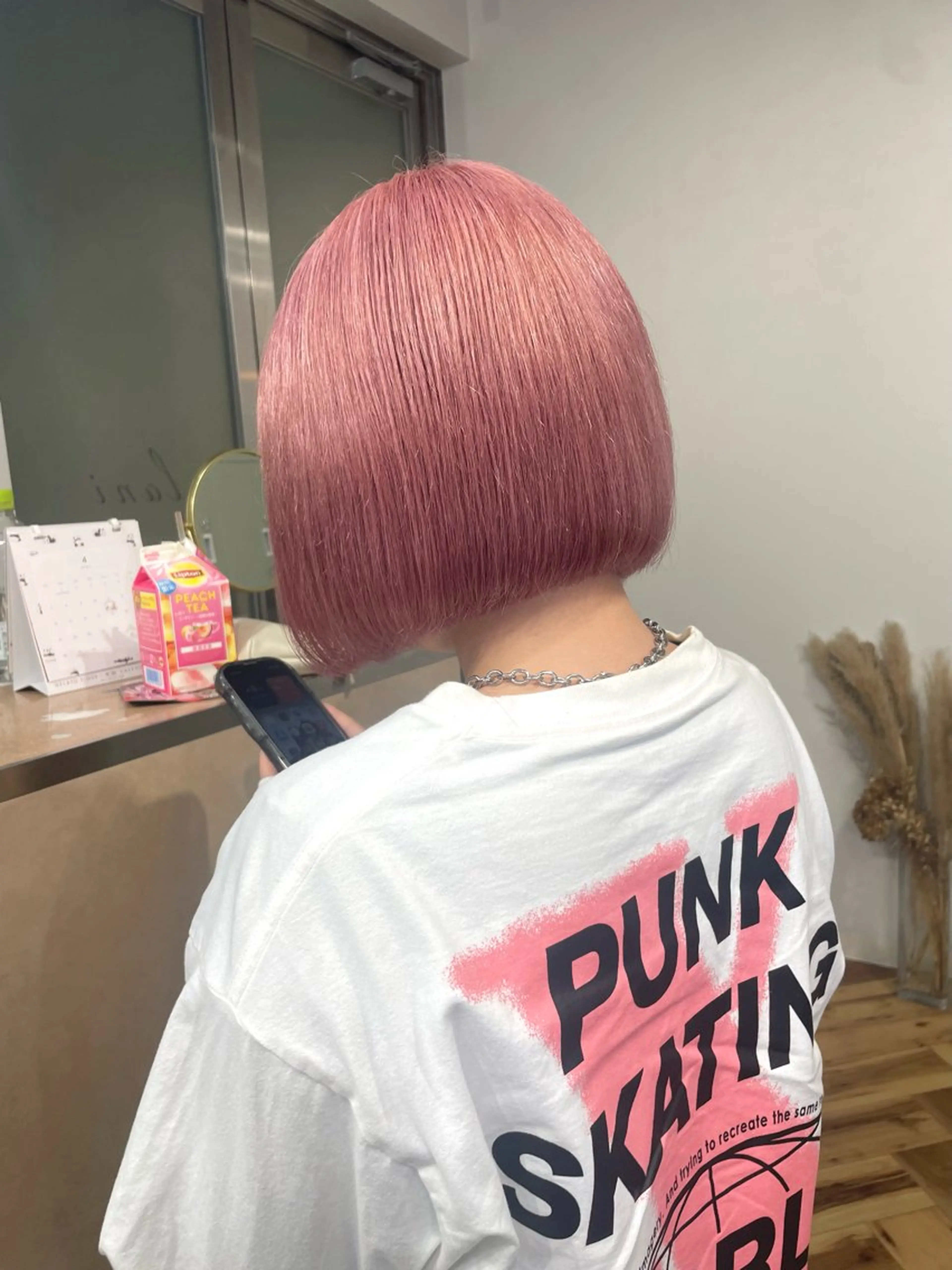 ミディアム カラー ピンクカラー ボブ lani hair salon所属・SHOTO ハイトー ン/デザインカラーのヘアスタイル