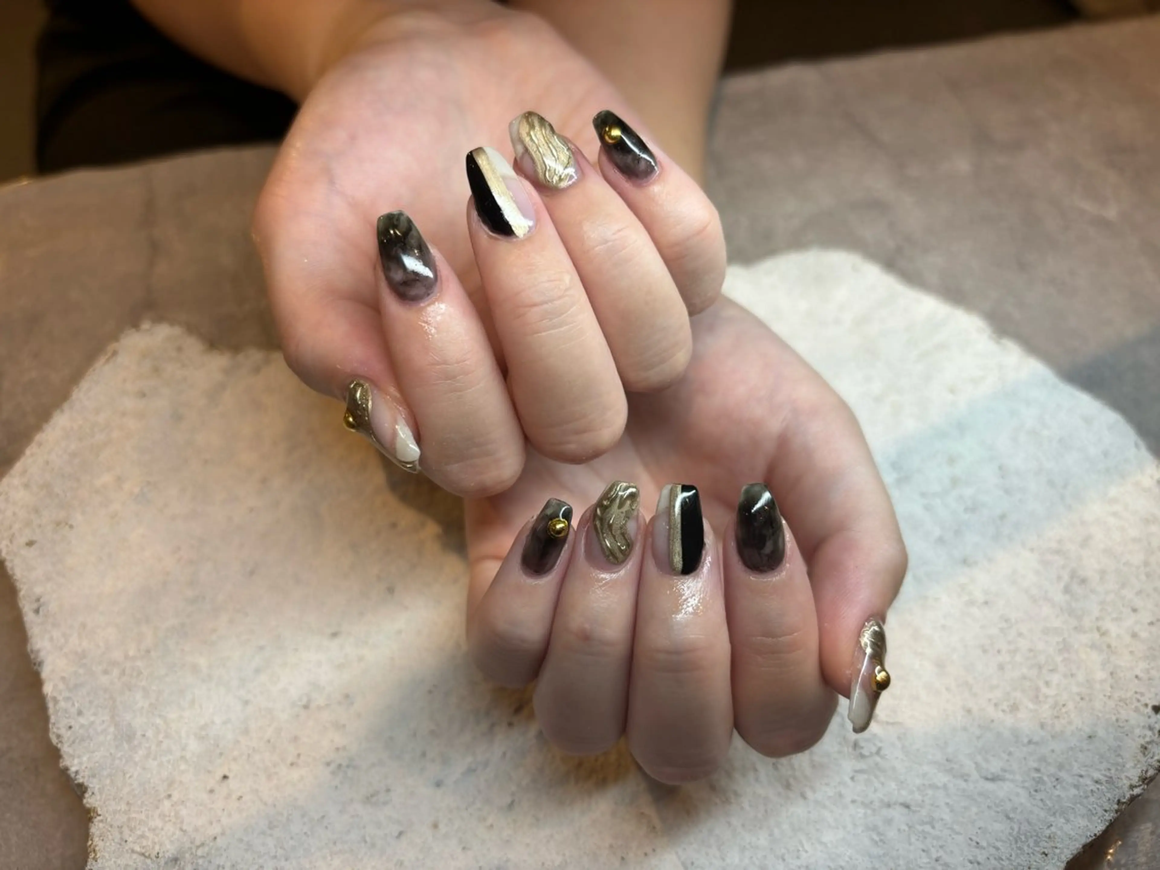 ネイル ゴールド ニュアンスネイル HONOKA W 【深江橋店】のネイルデザイン