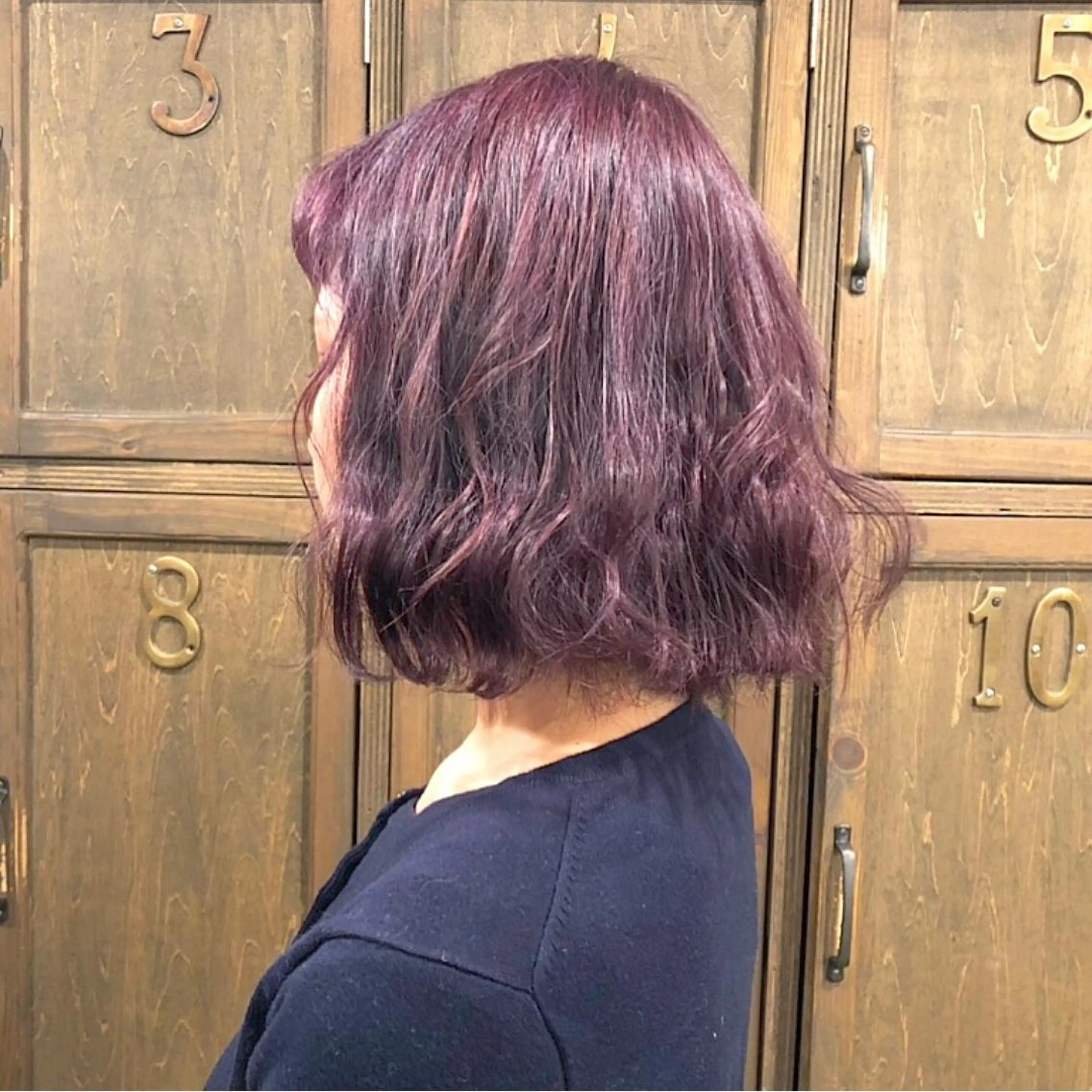 ミディアム カラー ブリーチ、パーマ 西部笑のヘアスタイル