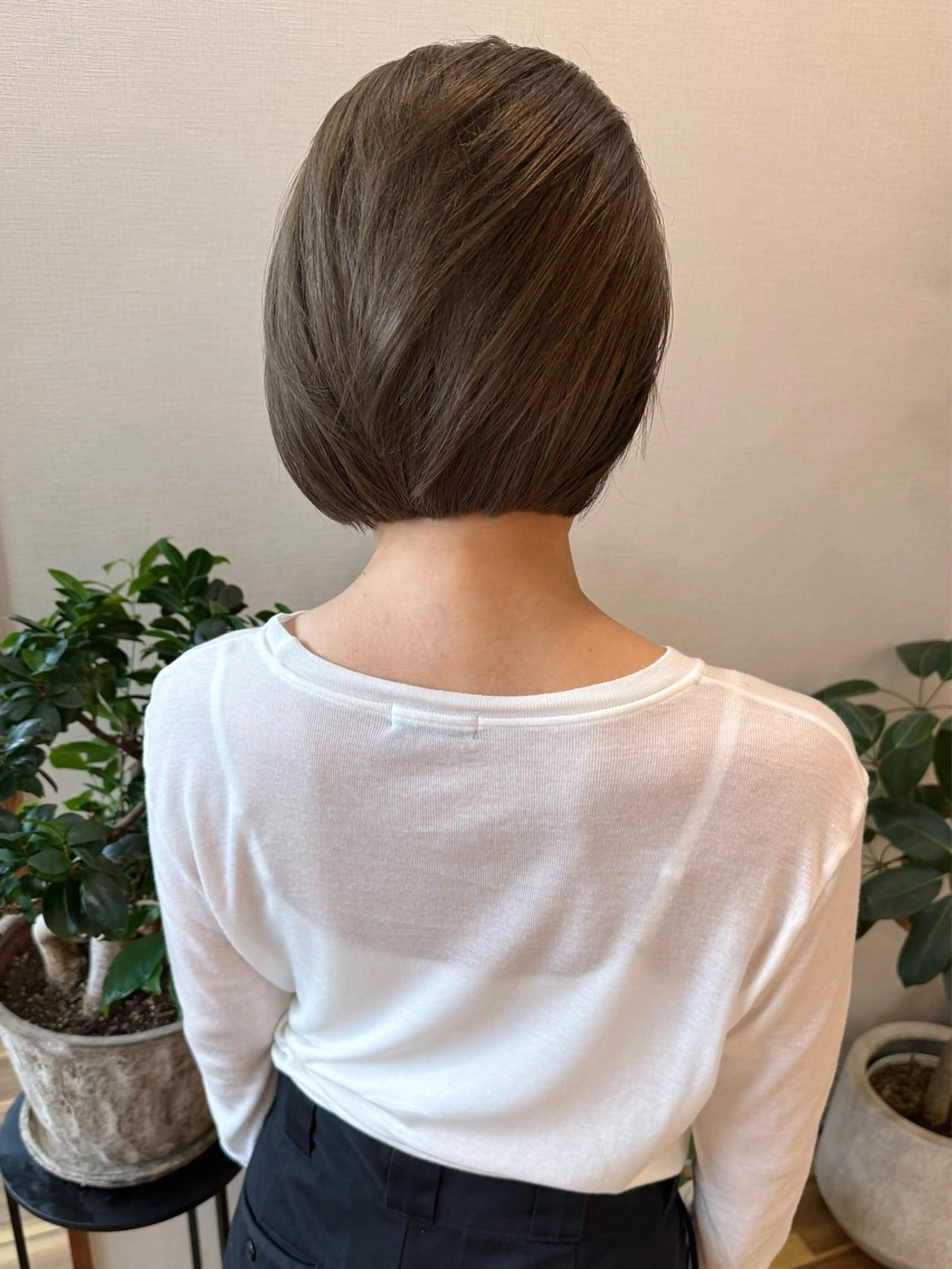 ショート カラー アッシュ ベージュカラー ボブ カット ヘアカラー トリートメント 髪質改善ｶﾗｰ ｹｱﾌﾞﾘｰﾁ/ﾀﾑのヘアスタイル