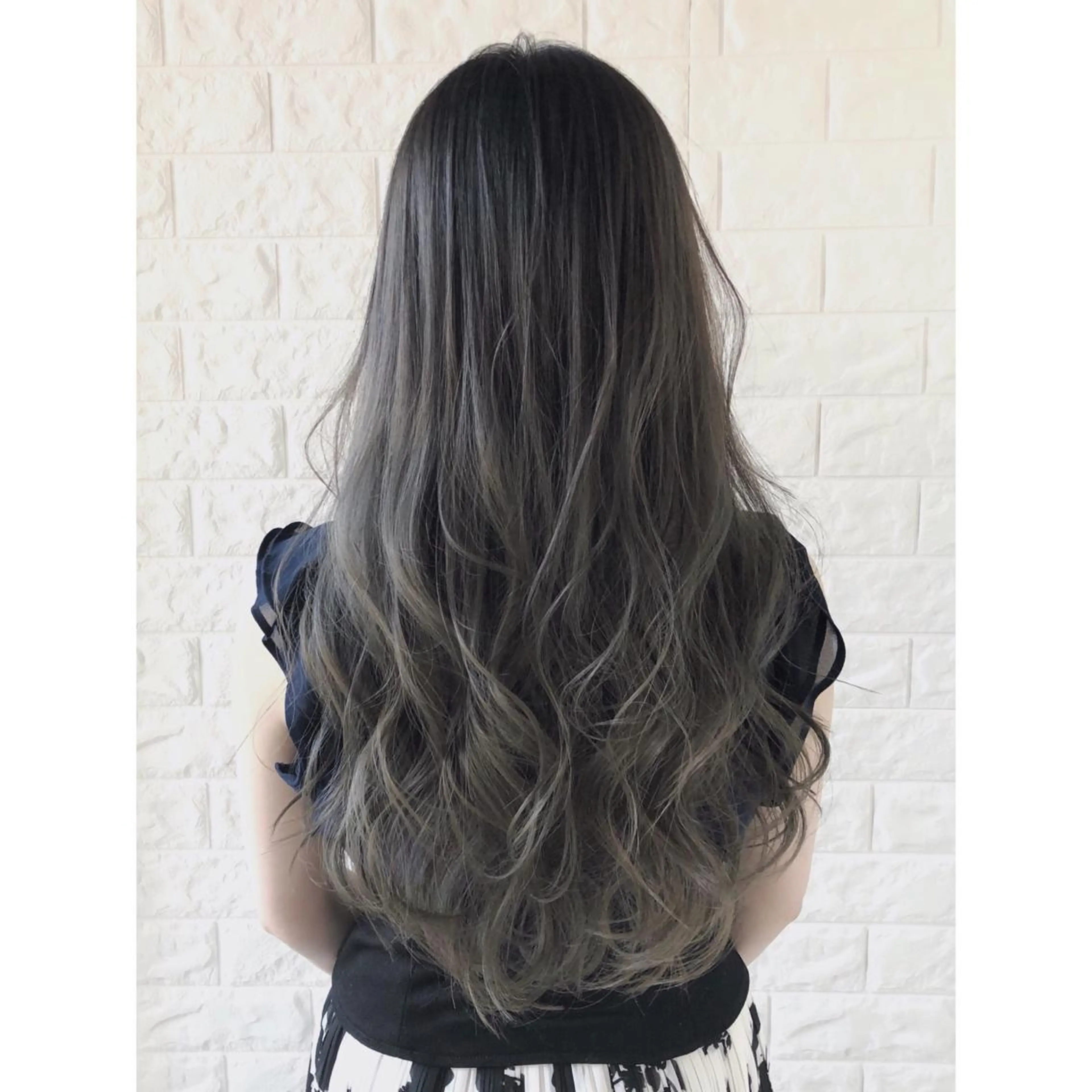 ロング カラー ブリーチ グレージュ ハイライトカラー ハイライト KIZU 髪質改善 オカルト怪談のヘアスタイル