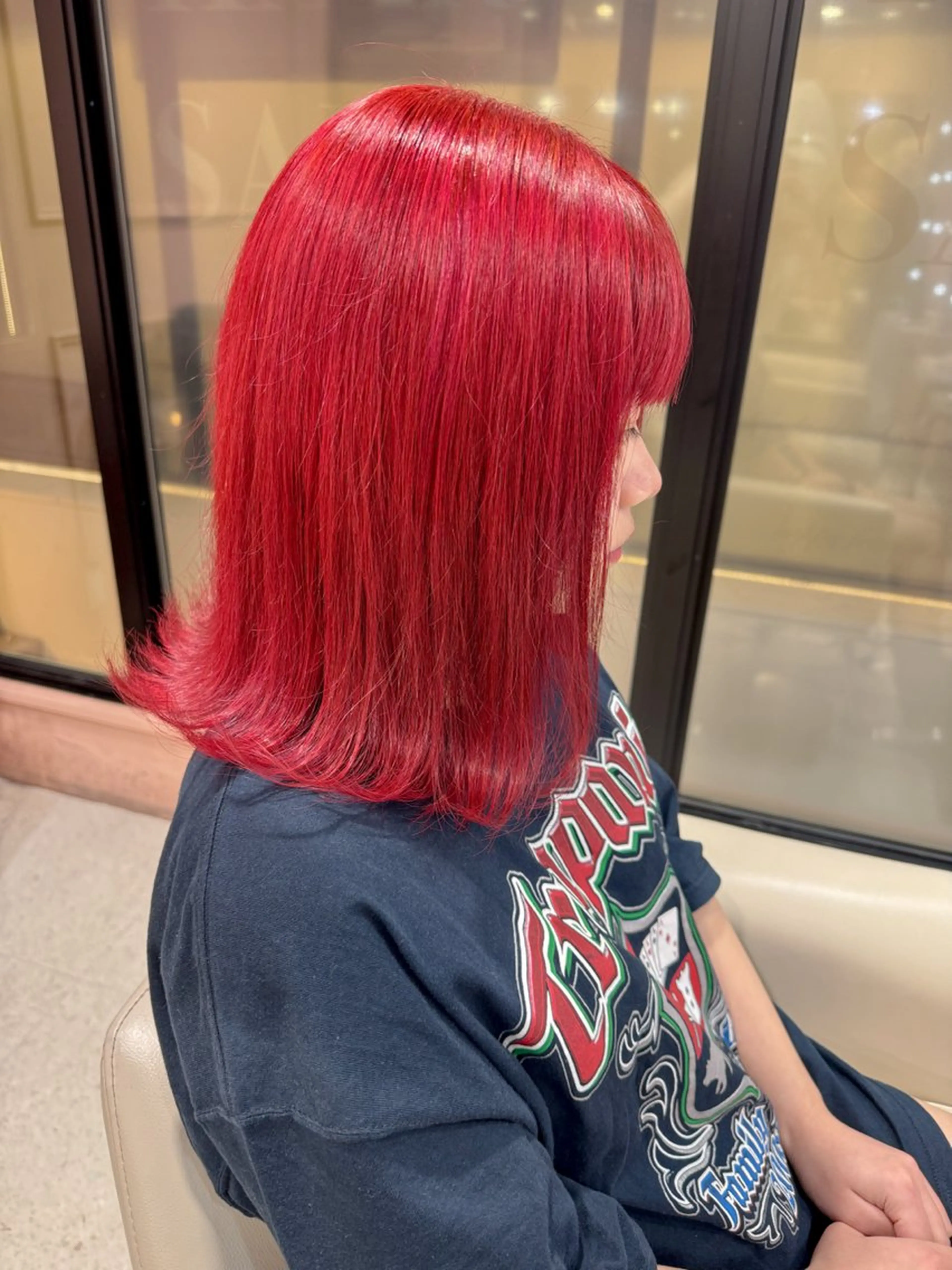 ミディアム カラー ブリーチ ボルドーカラー カシス ハイトーンカラー インナーカラー ヘアカラー Chérie所属・Chérie 渋谷/カラーサロンのヘアスタイル