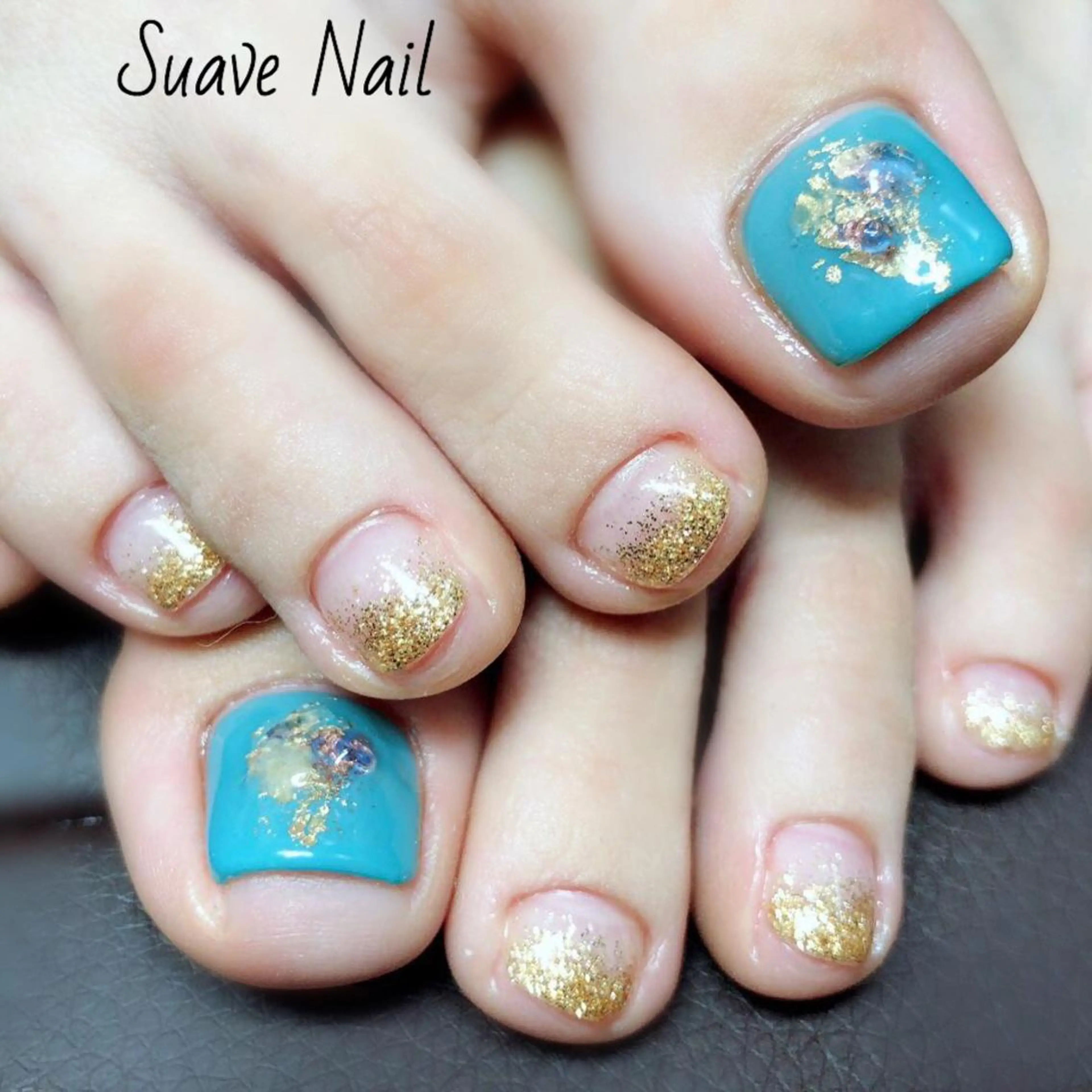 ネイル ゴールド グラデーション ラメ(グリッター) ラメグラデーション Nail Suave (シュアーヴ)のネイルデザイン
