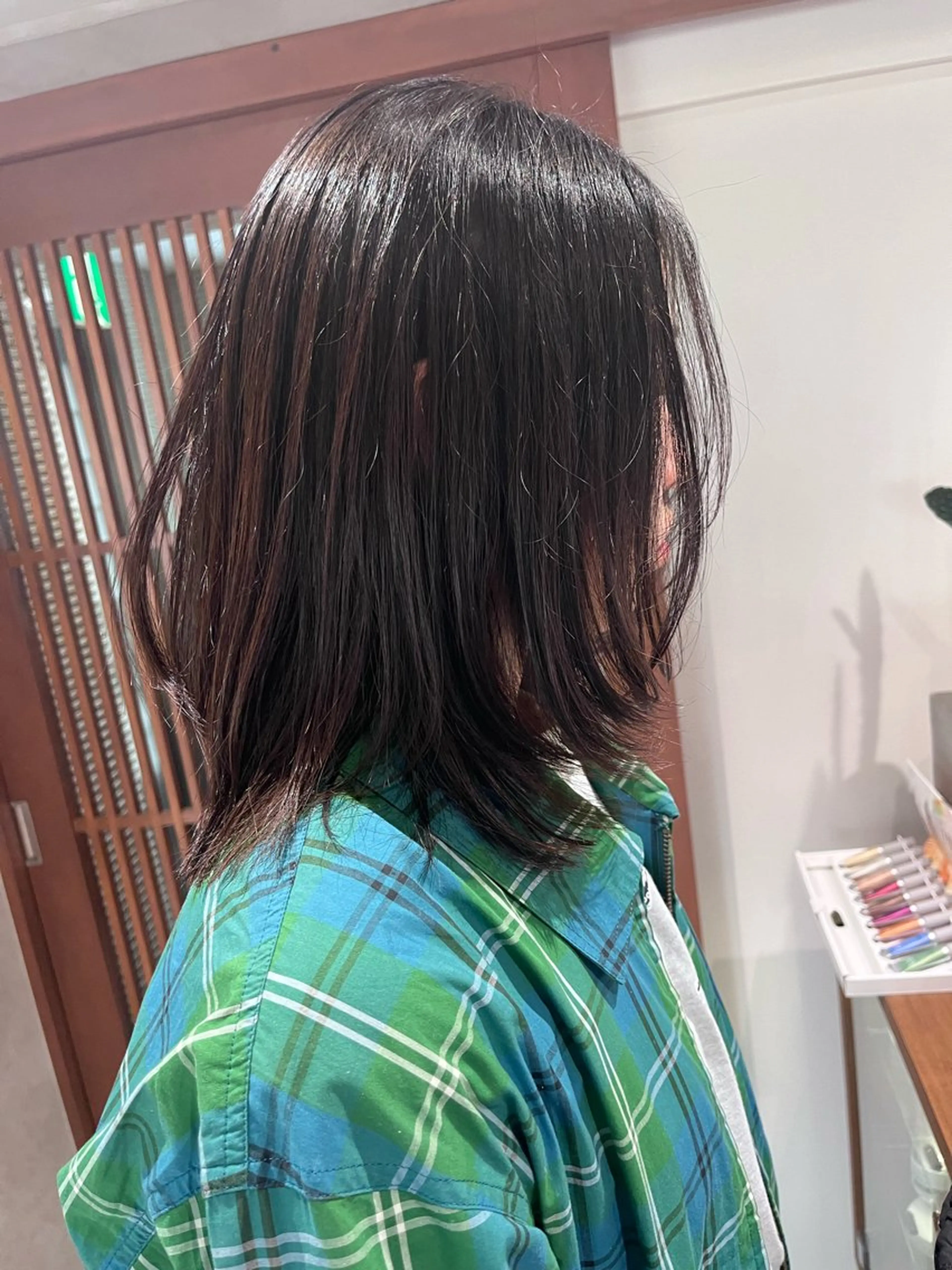 ミディアム メンズセンターパート /フェザーパーマのヘアスタイル