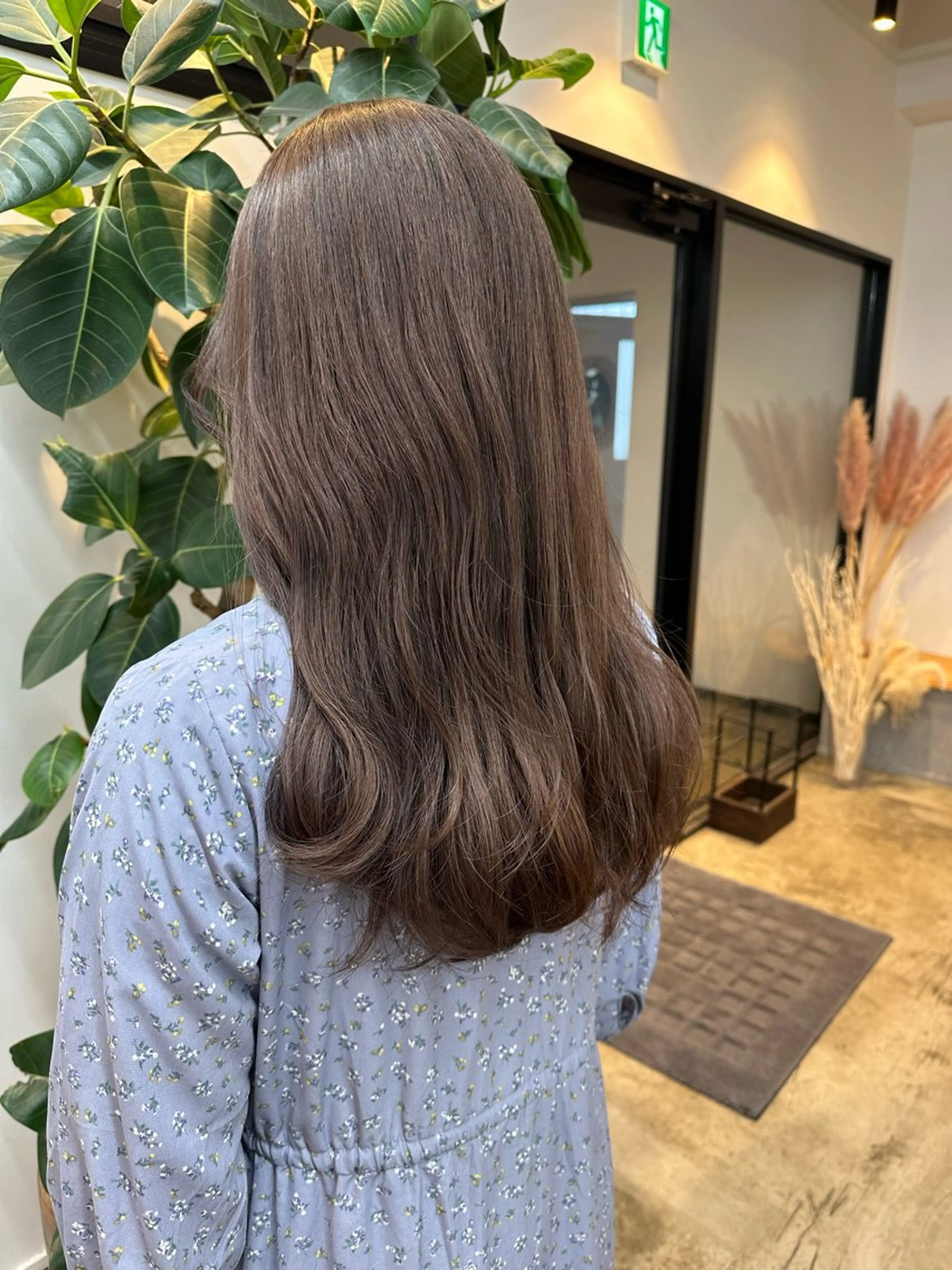 ミディアム カラー カット ヘアカラー トリートメント yuika .のヘアスタイル