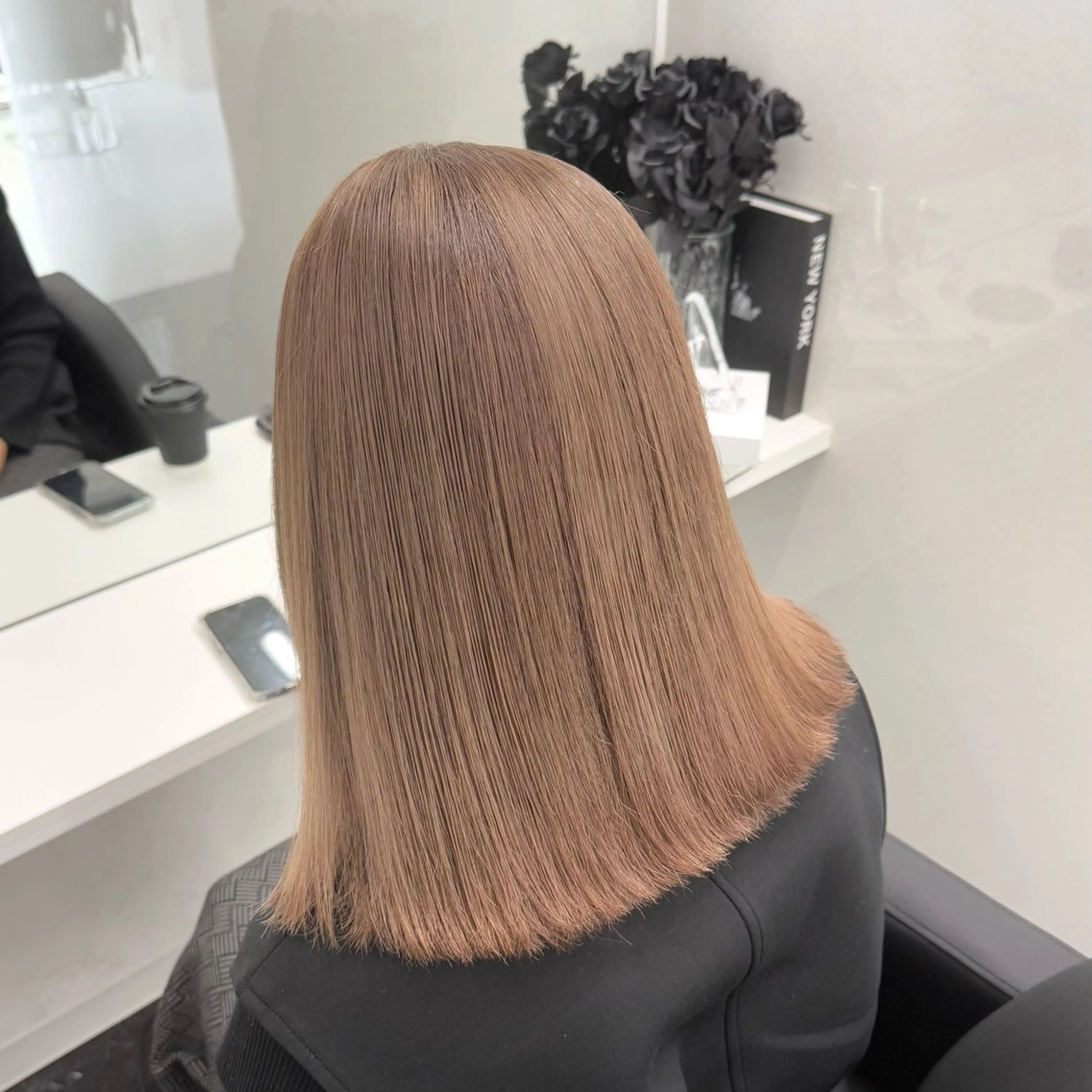 ミディアム カラー ベージュカラー ブリーチ ブロンド デザインカラー グレージュ ヘアカラー トリートメント Shido/ 髪質改善/上質艶髪のヘアスタイル