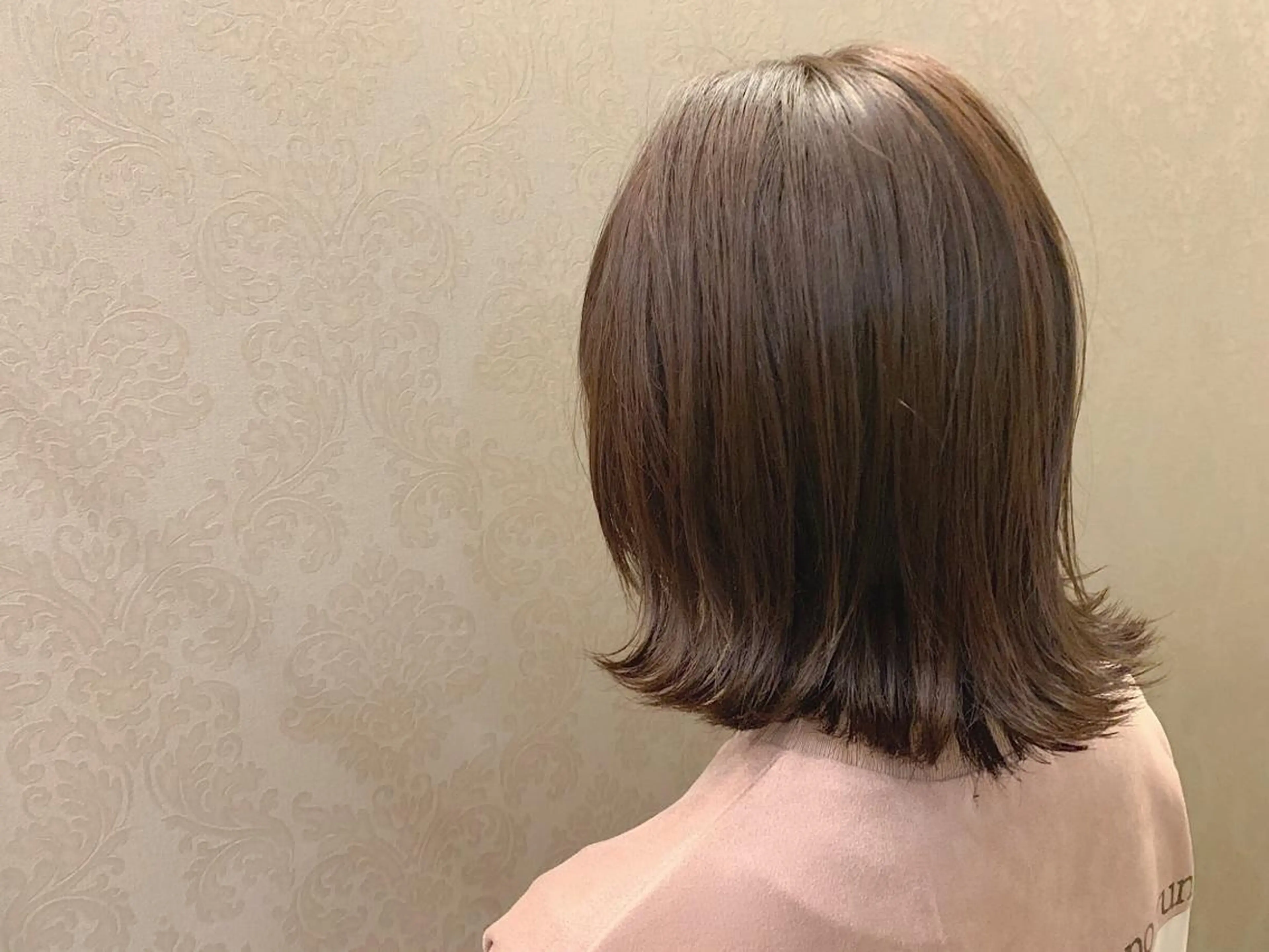 ミディアム 西垣 佳苗のヘアスタイル
