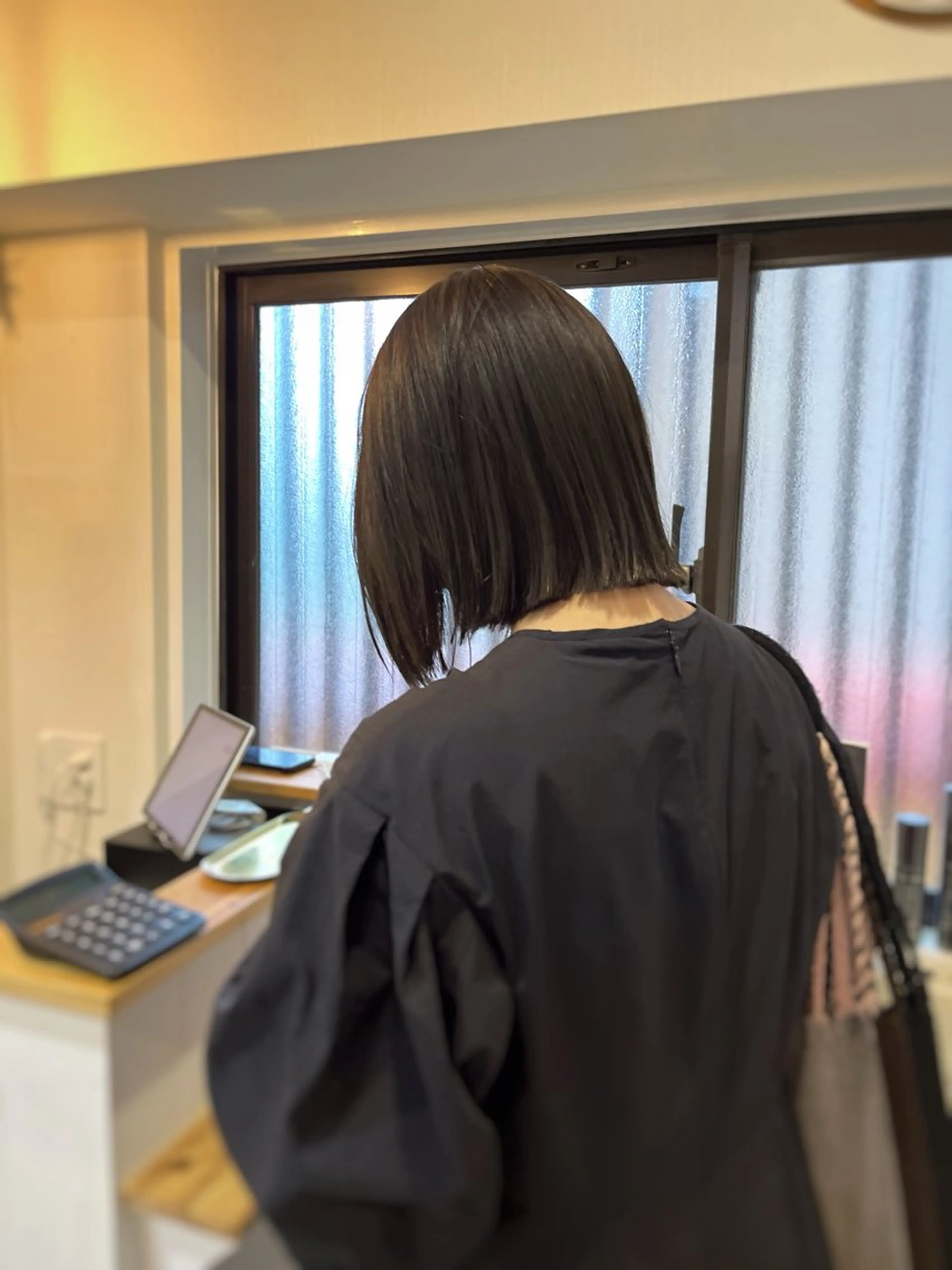 ショート カラー ベージュカラー オリーブベージュ ショートヘア 下石怜子/レイヤー カット/透明感カラーのヘアスタイル