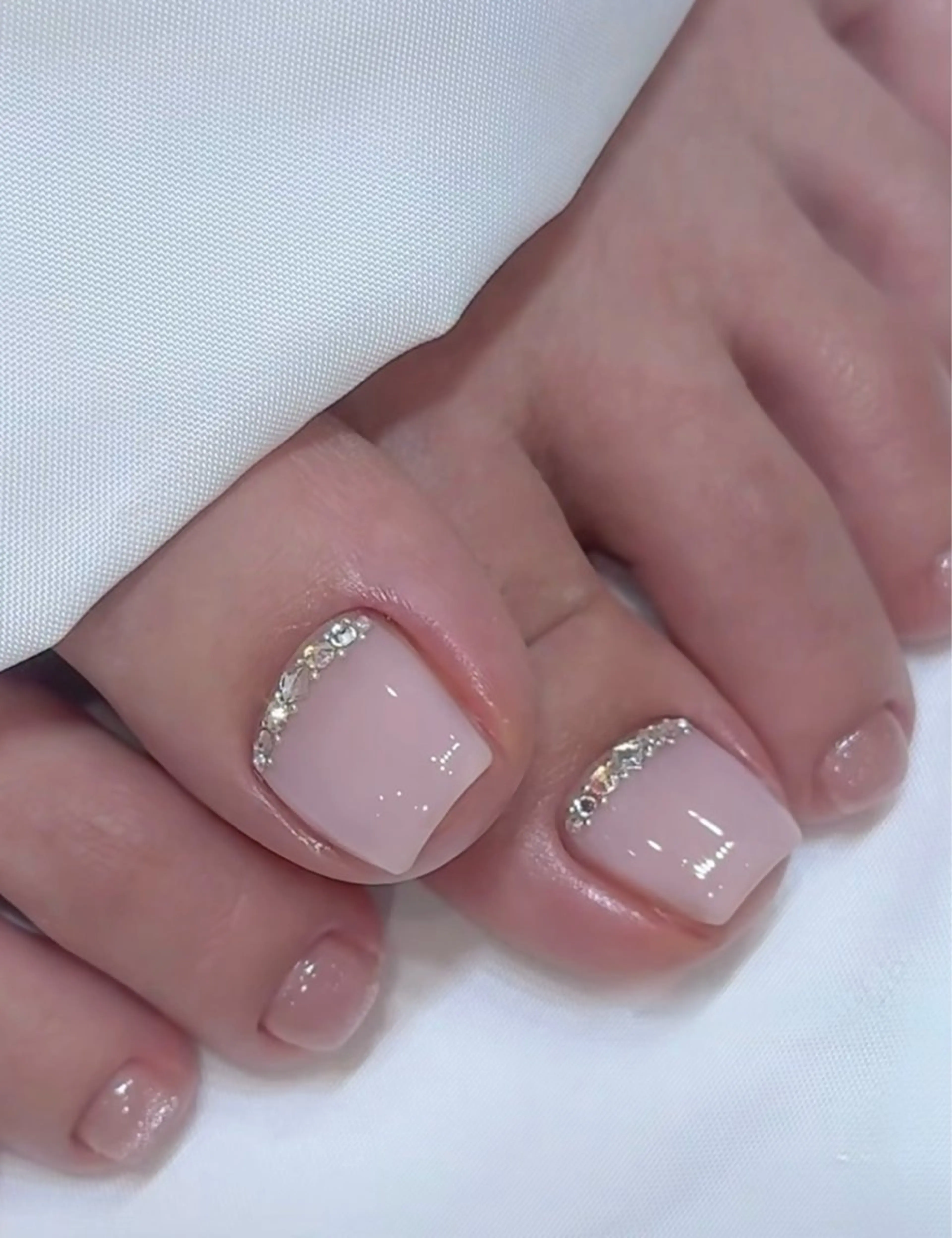 ネイル フットネイル ピンク ピンクベージュ シンプルネイル ストーンネイル NailSalon✨ Écrinエクランのネイルデザイン