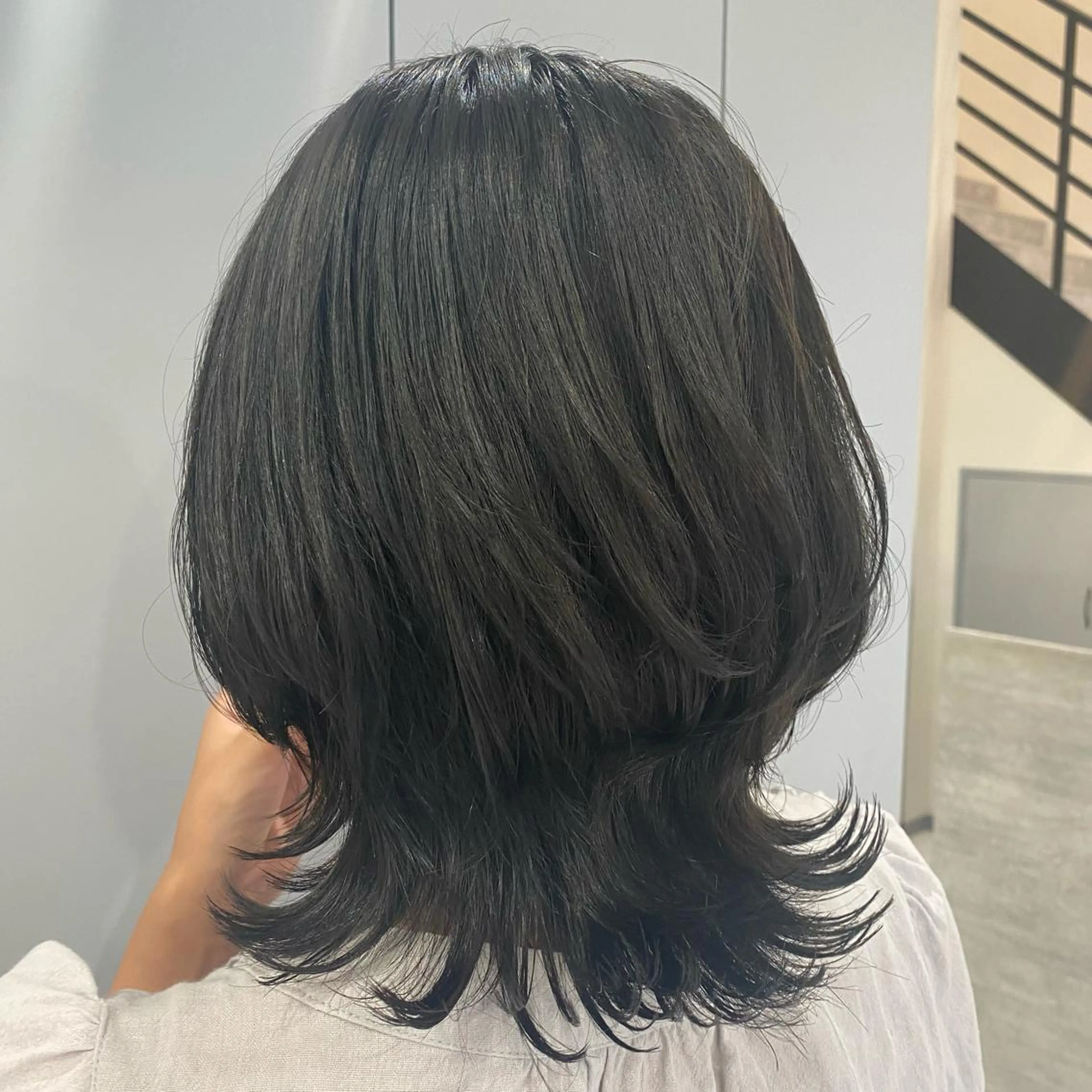 ミディアム ウルフカット 村山 豪歩のヘアスタイル