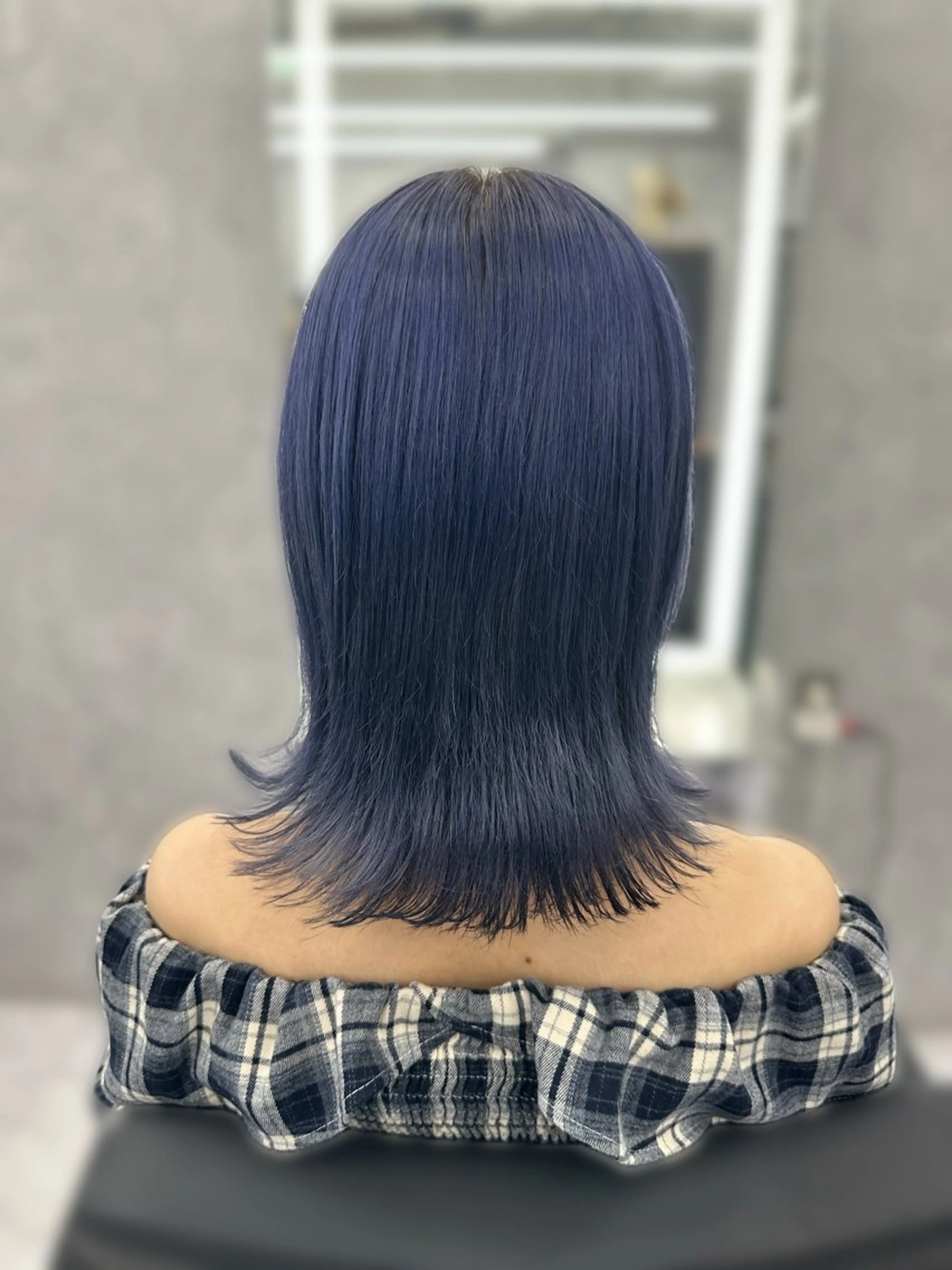 ミディアム カラー ブリーチ ブルーカラー ネイビーカラー いろあそび mahoのヘアスタイル