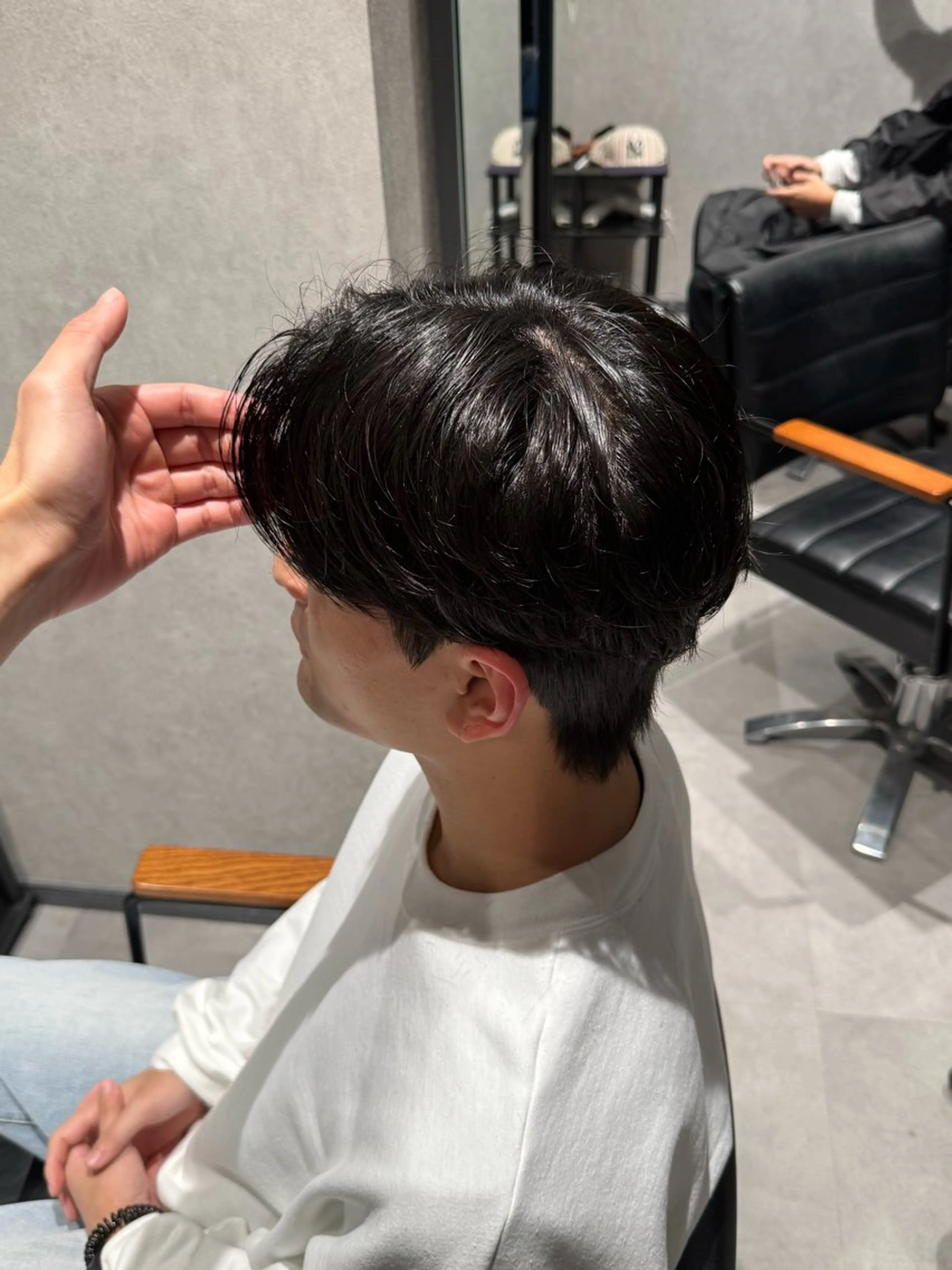 パーマ メンズ メンズ韓国風 カット パーマ トリートメント 韓国特化🇰🇷愁斗 センターパートパーマのヘアスタイル