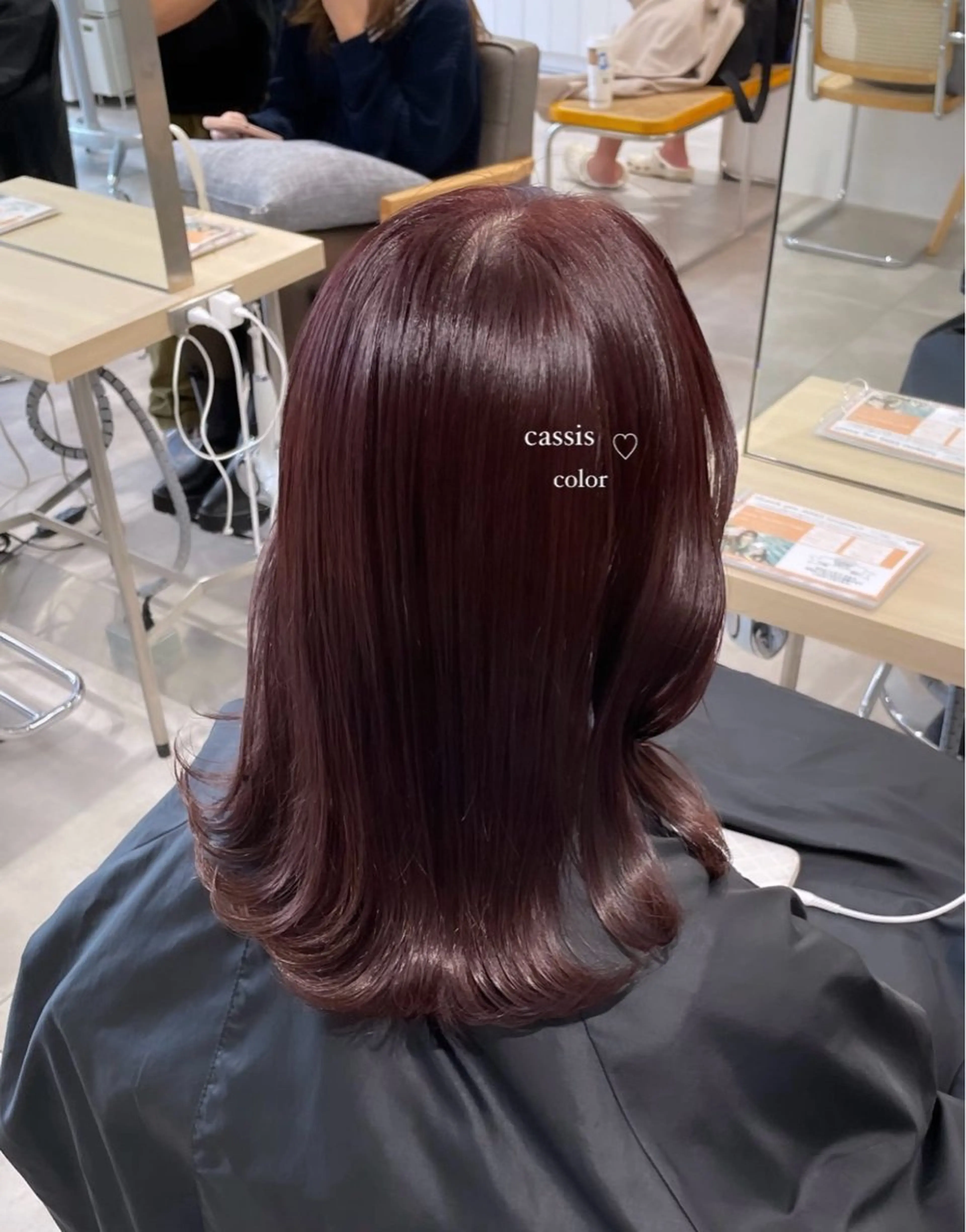 ミディアム カラー カシス ヘアカラー sora/透明感カラ ー/似合わせカットのヘアスタイル