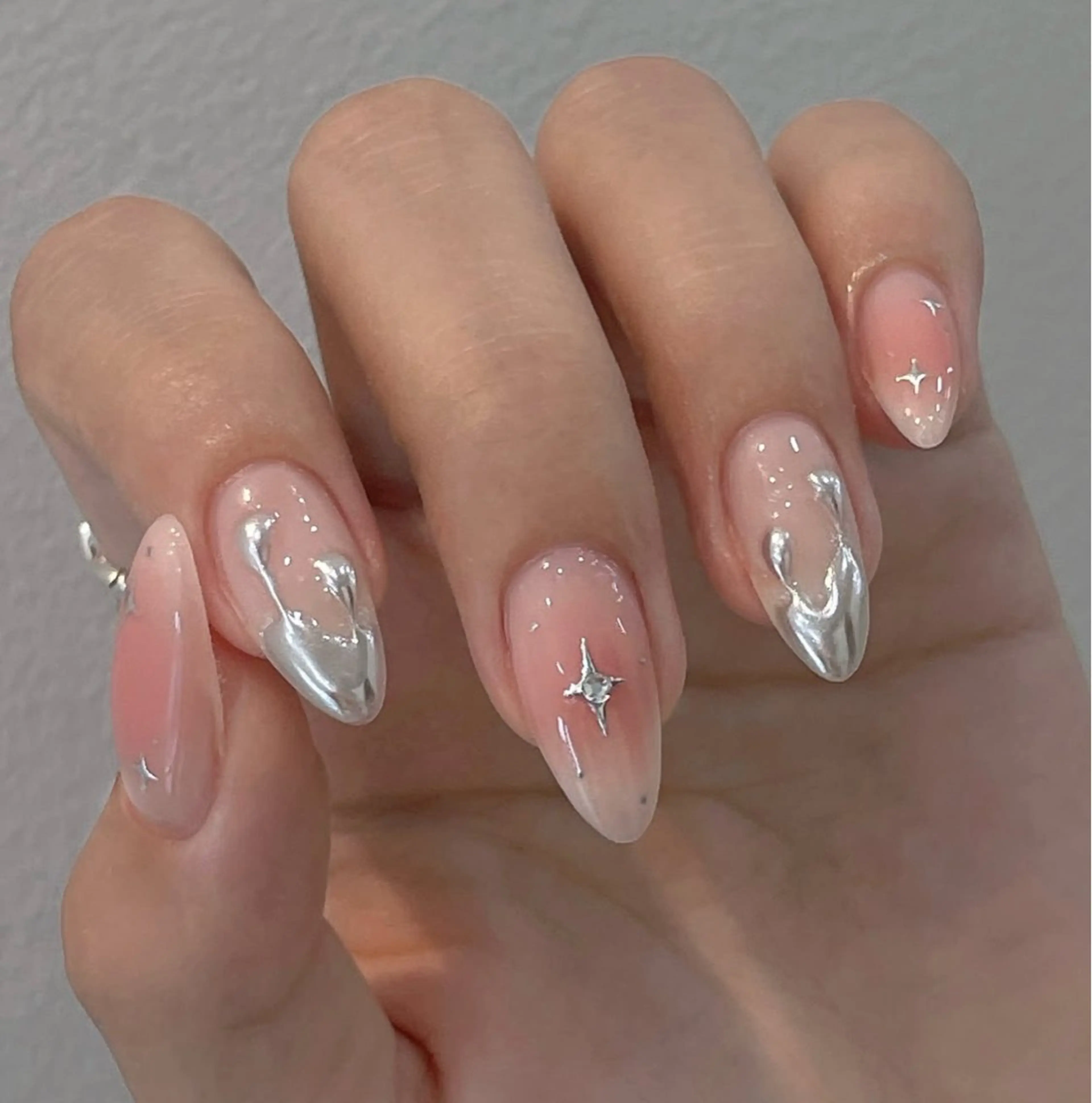 ネイル アートネイル フレンチネイル ジェルネイル グラデーション キラキラネイル ハンドネイル Ryunail所属・Ryu Nail Shinokuboのネイルデザイン